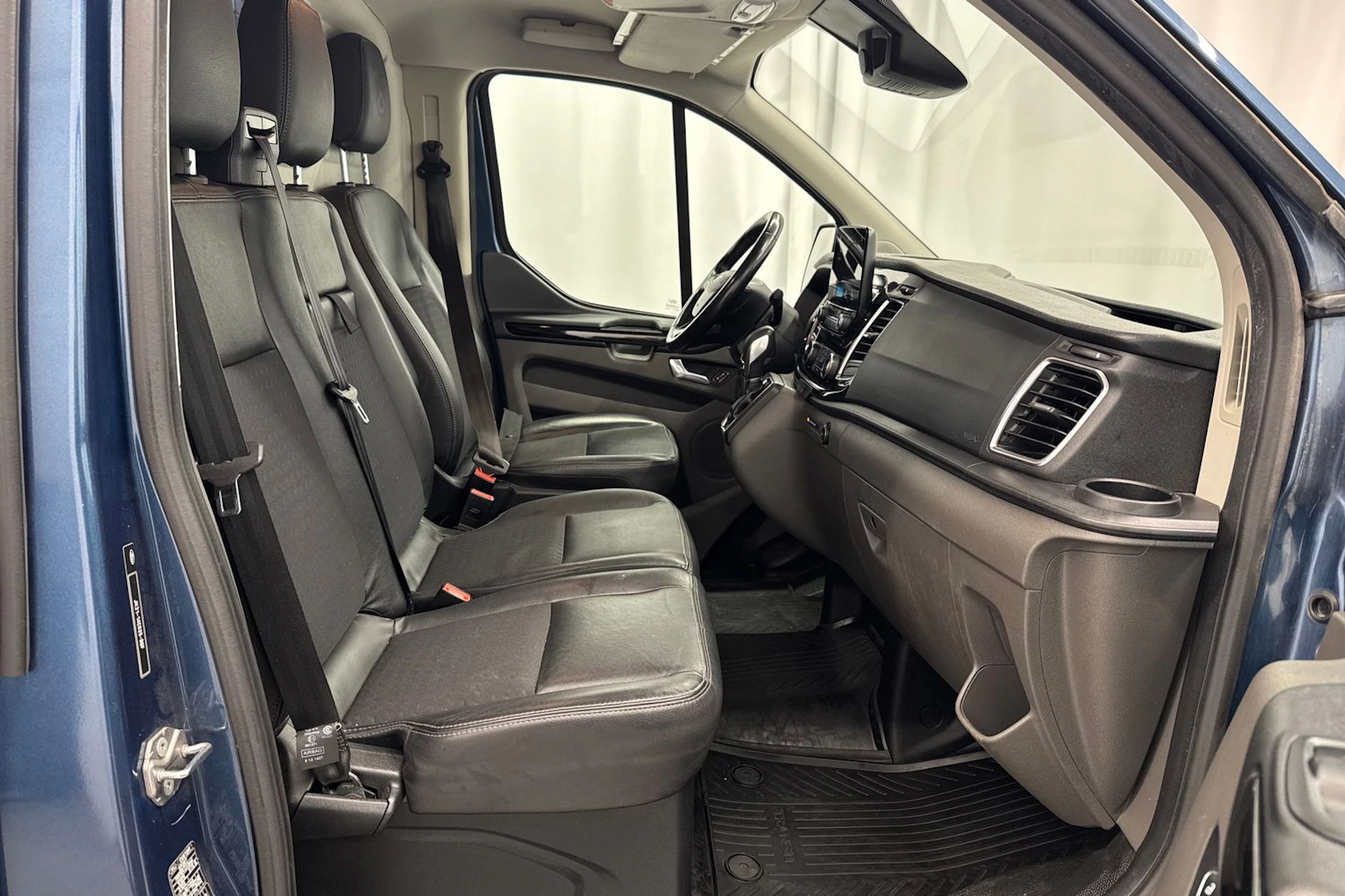 sininen Ford Transit Custom 2019 kuva 17.