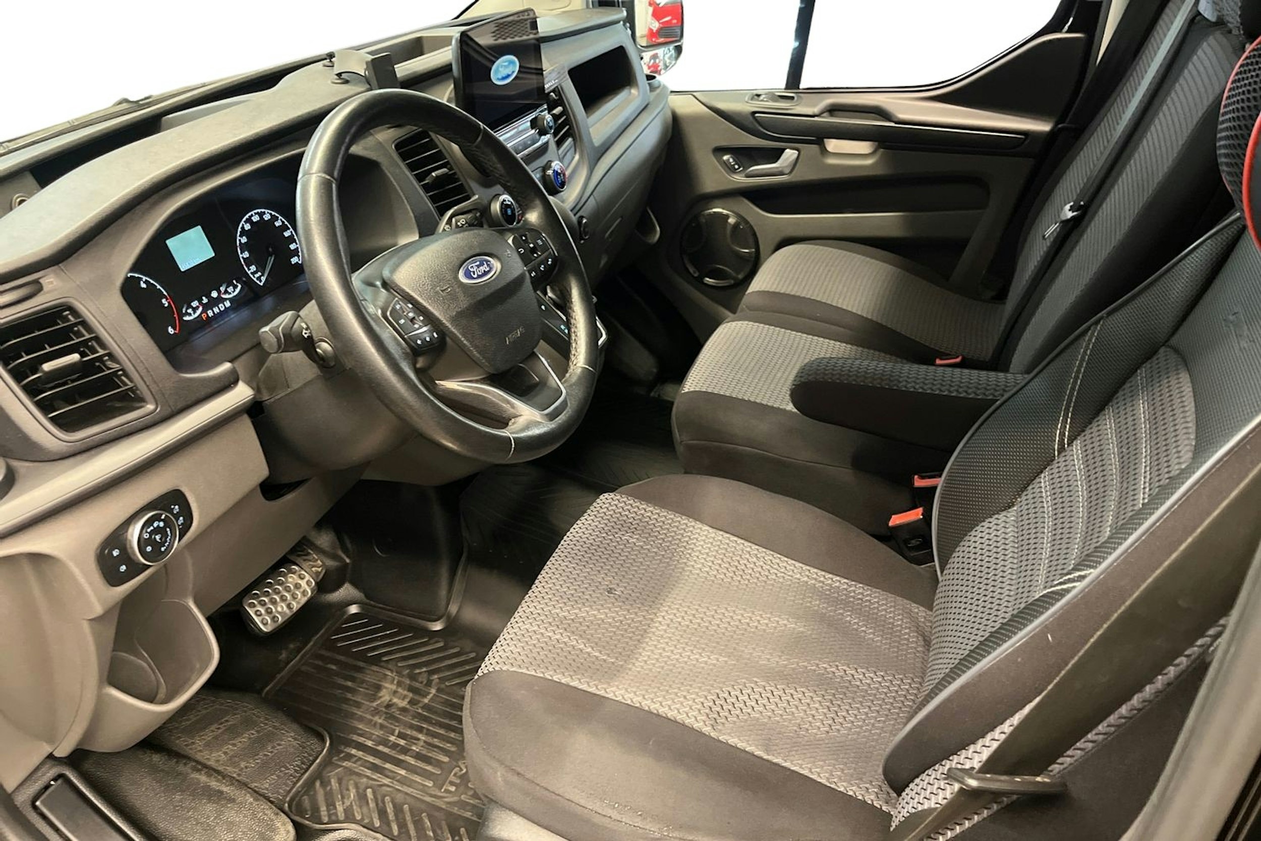 musta Ford Transit Custom 2019 kuva 7.