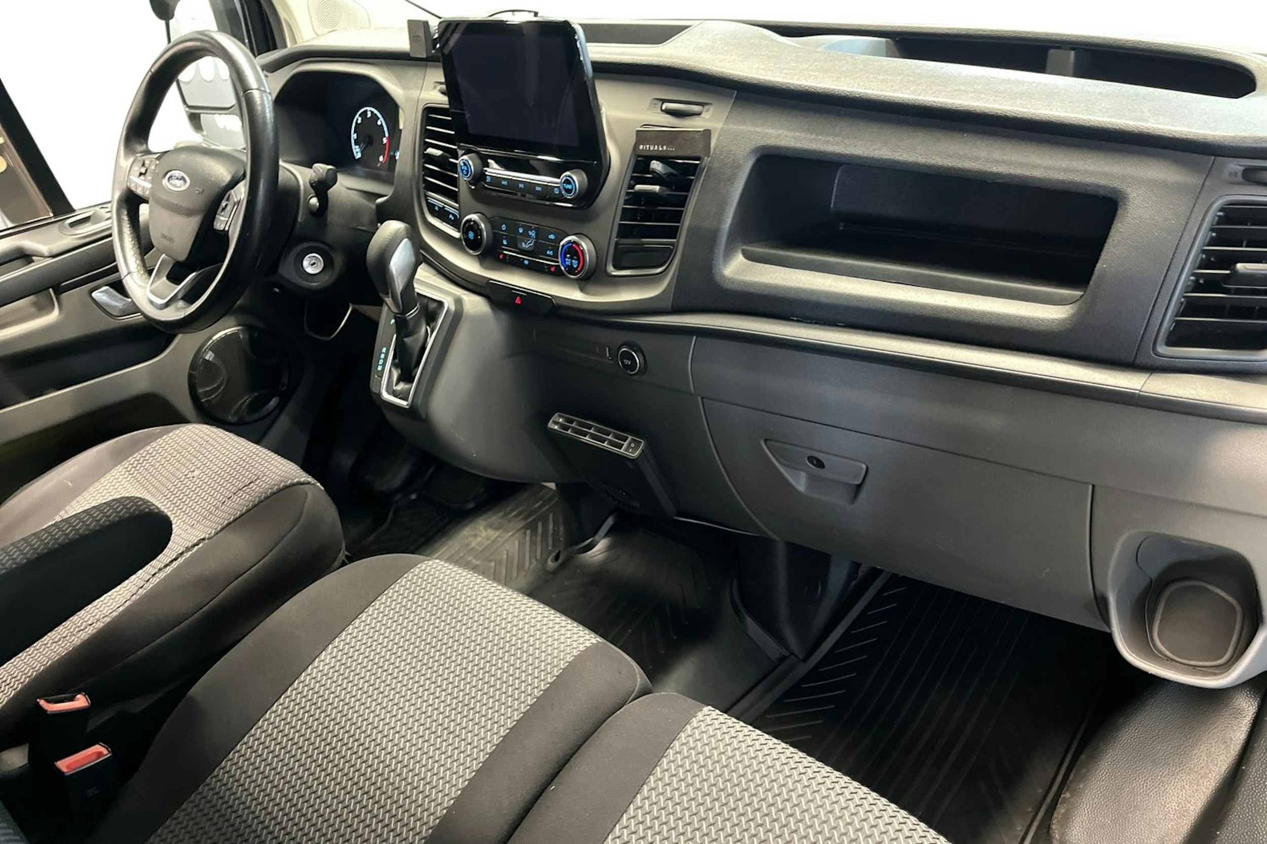 musta Ford Transit Custom 2019 kuva 9.
