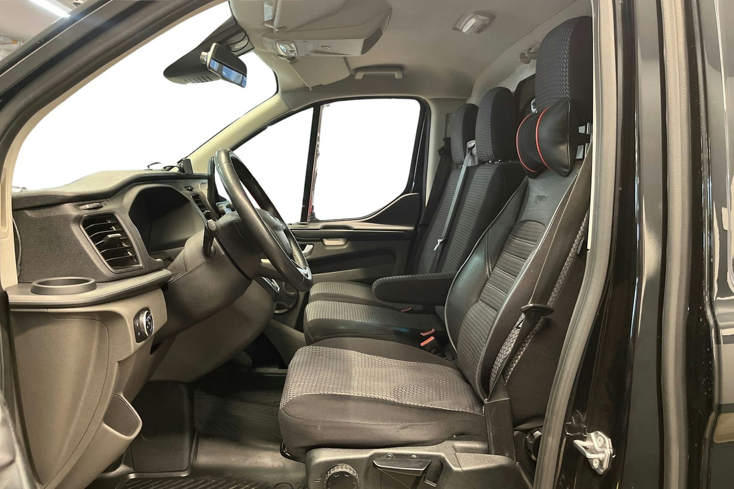musta Ford Transit Custom 2019 kuva 10.