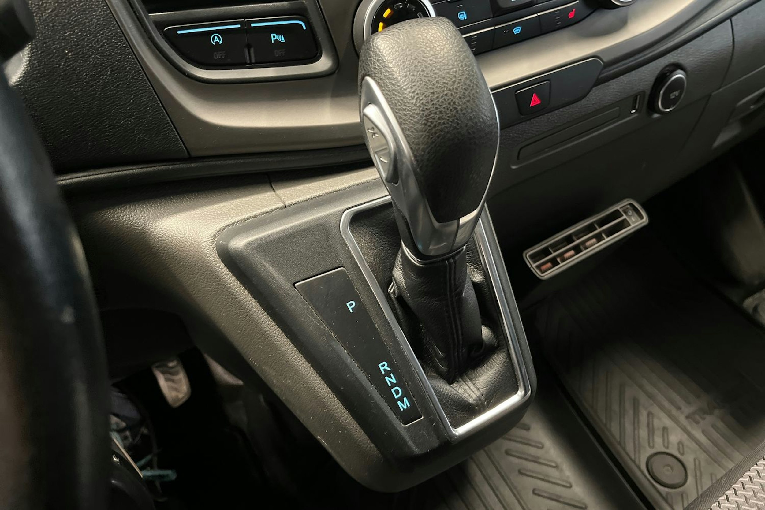 musta Ford Transit Custom 2019 kuva 15.