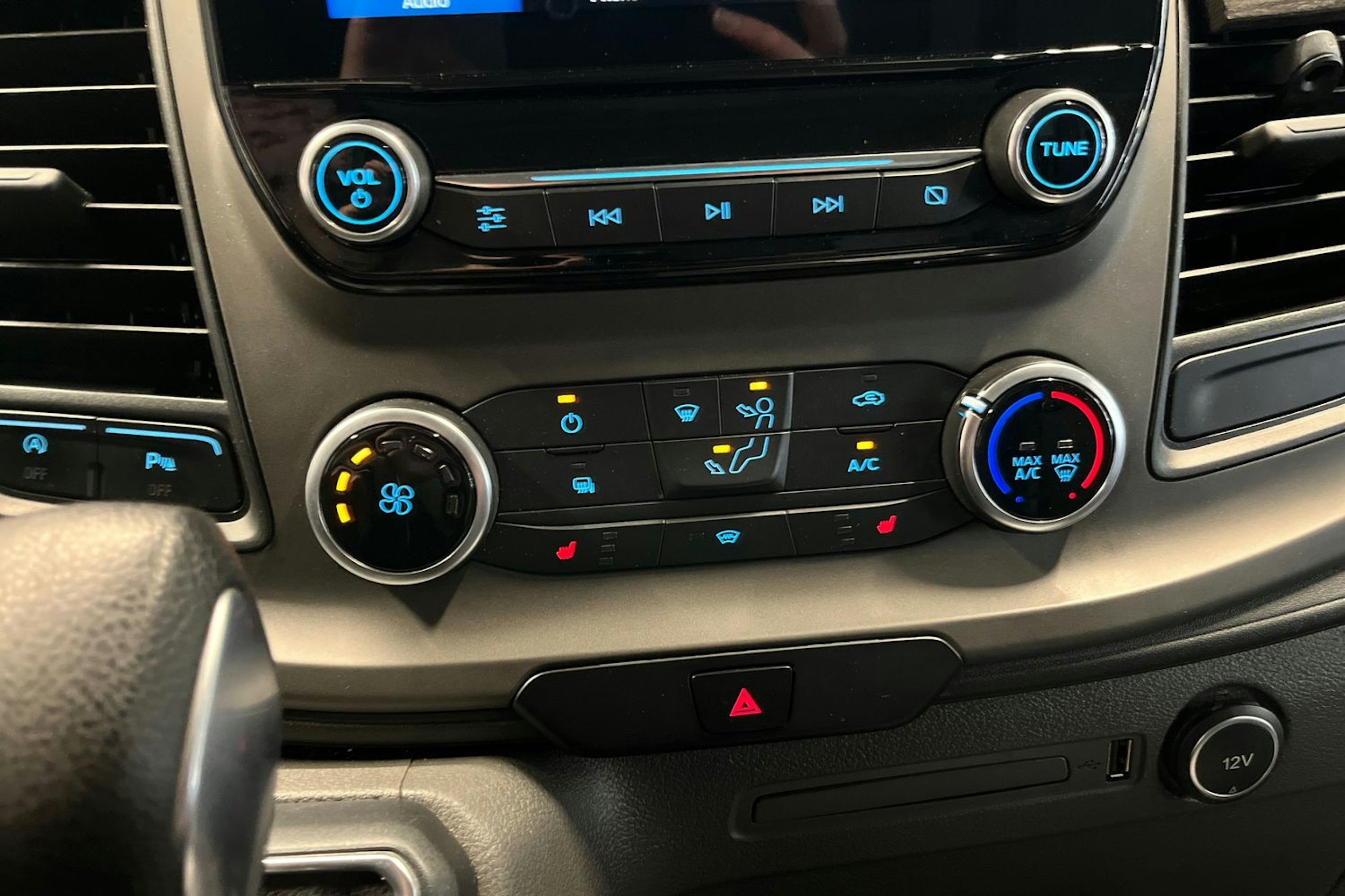 musta Ford Transit Custom 2019 kuva 17.