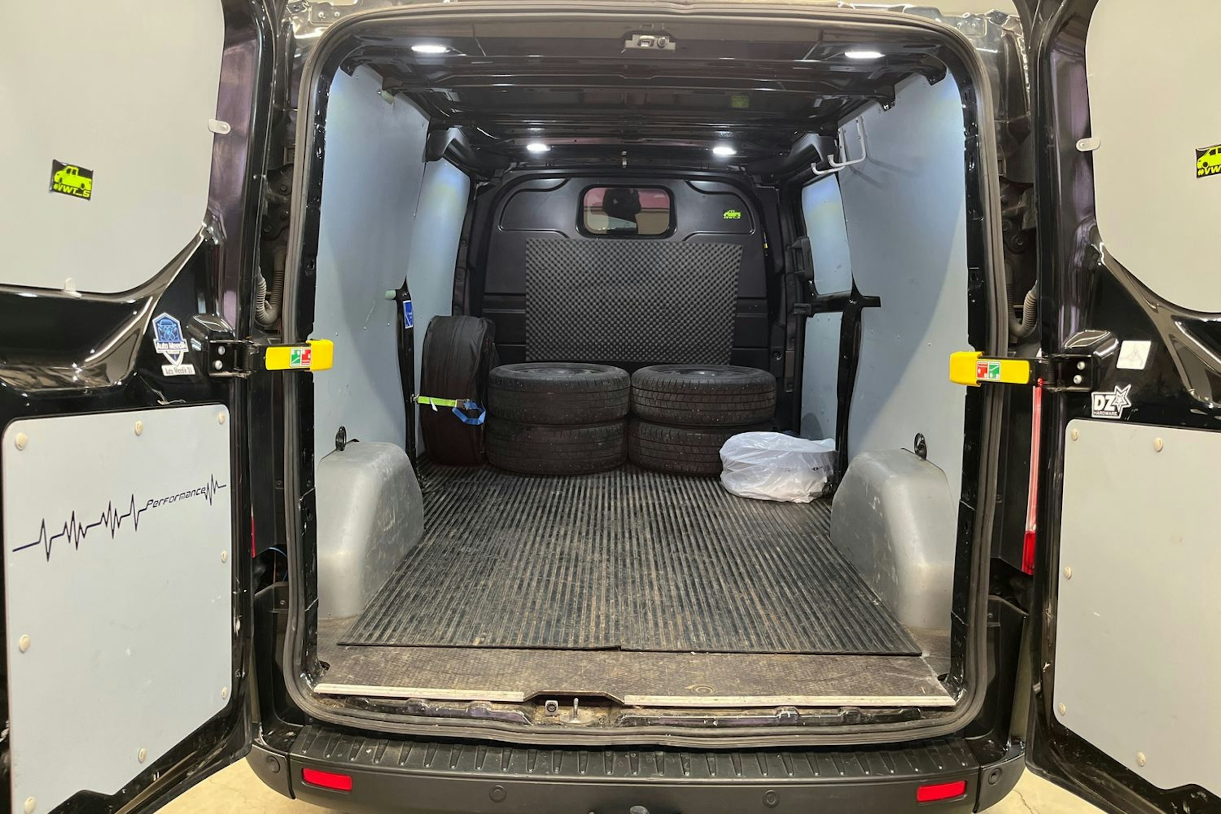 musta Ford Transit Custom 2019 kuva 20.