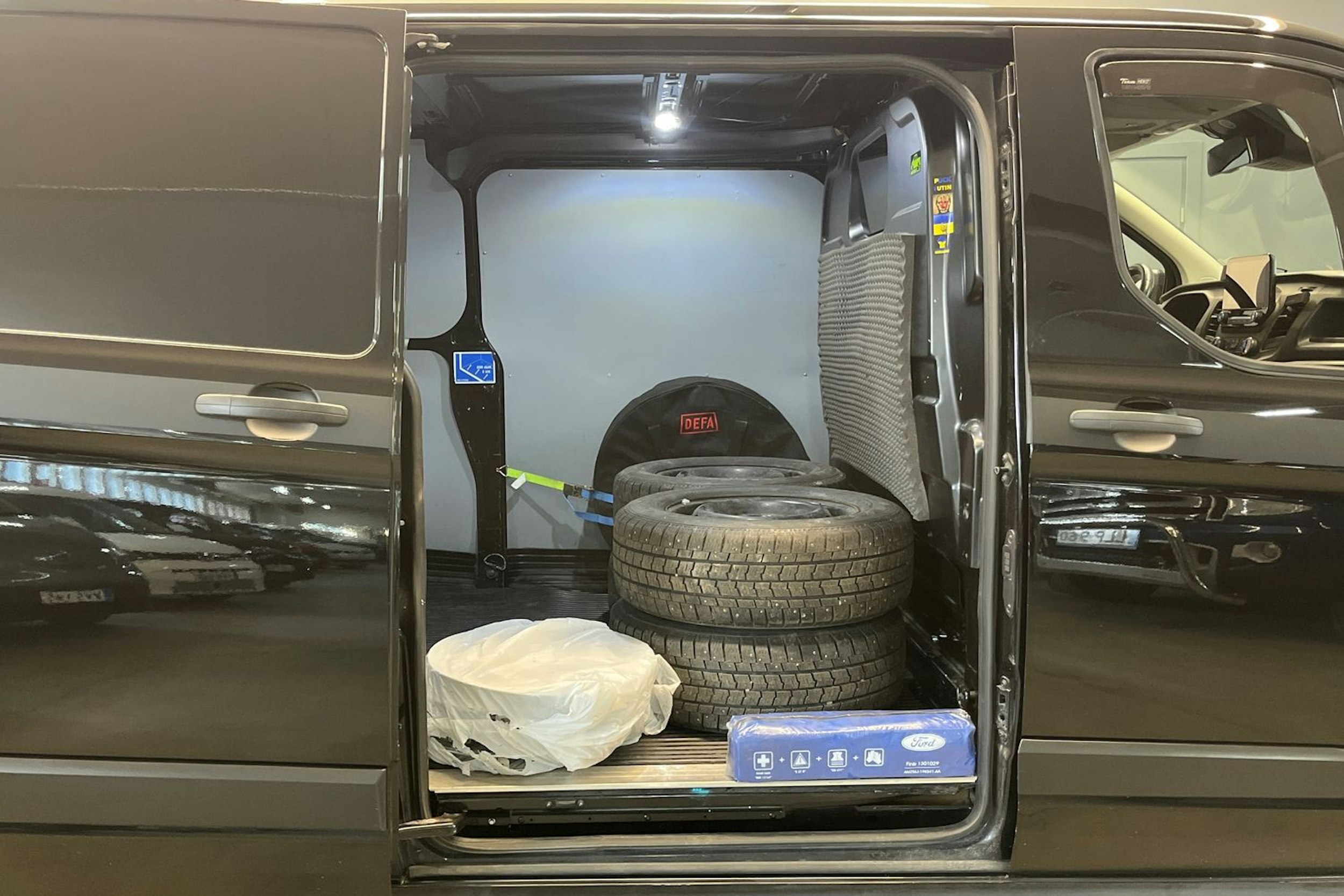 musta Ford Transit Custom 2019 kuva 23.