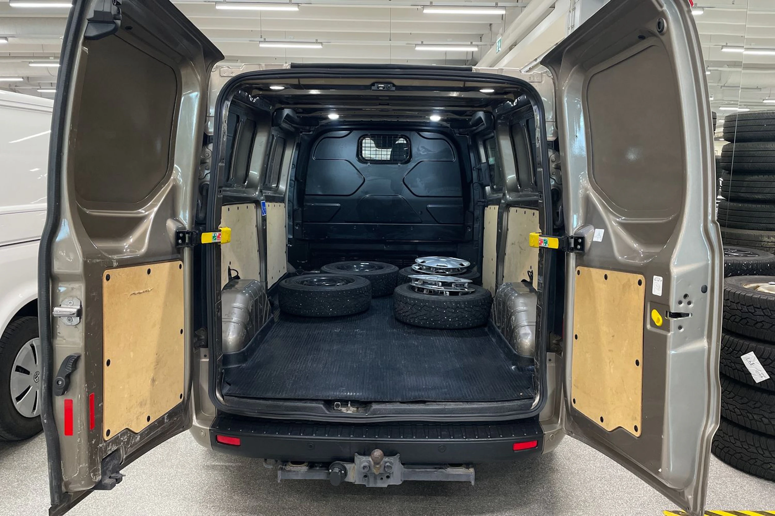 harmaa Ford Transit Custom 2019 kuva 23.