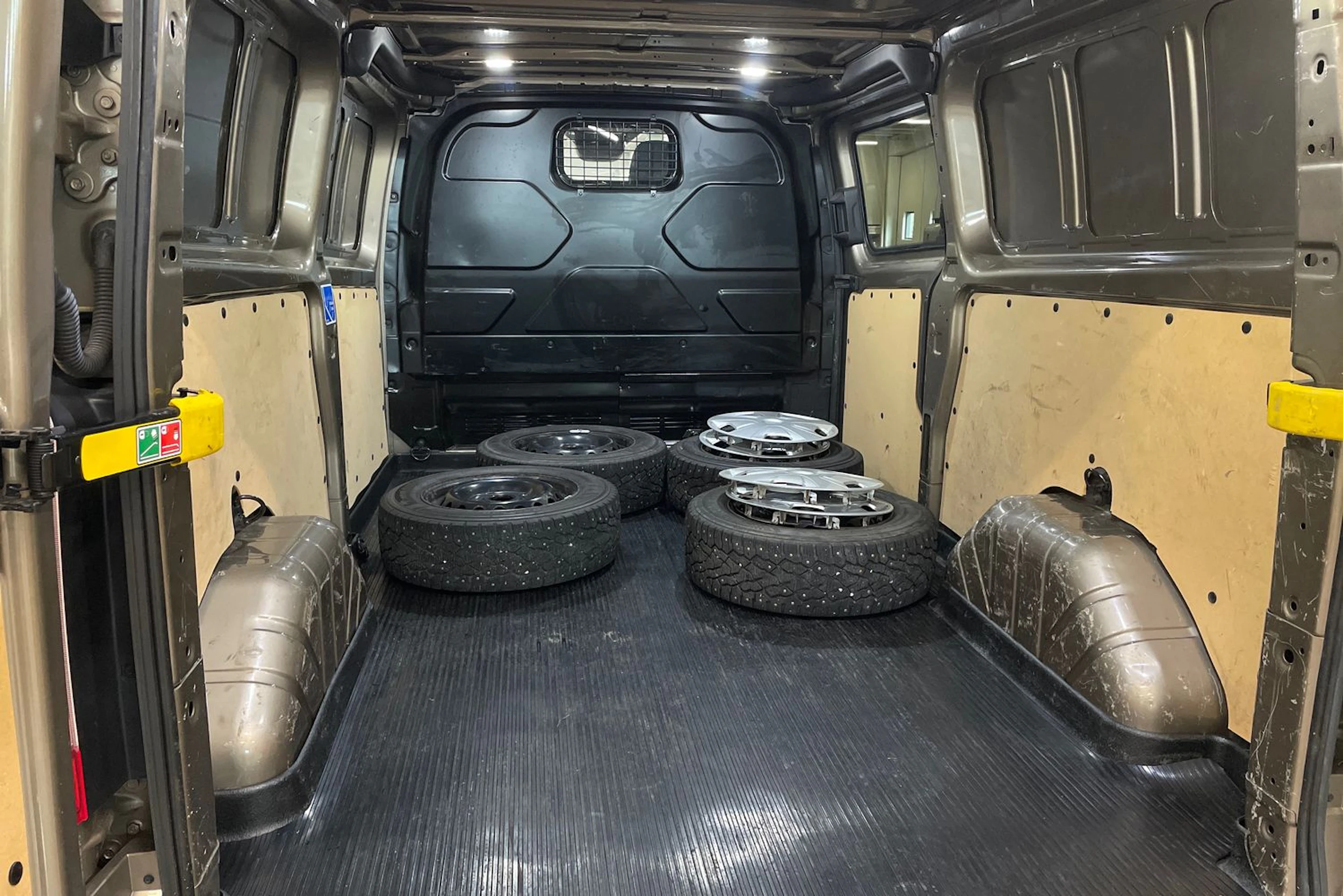 harmaa Ford Transit Custom 2019 kuva 24.