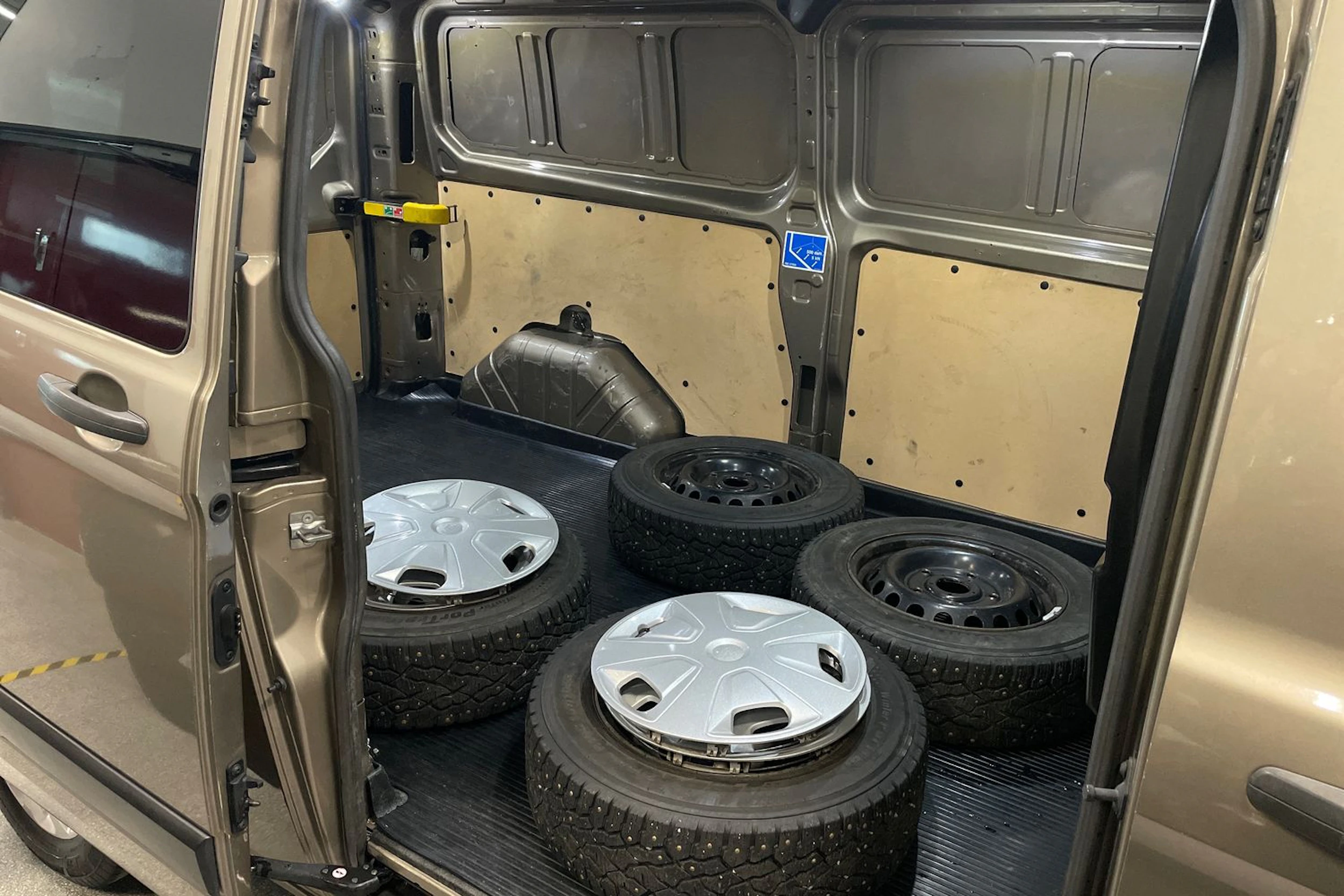 harmaa Ford Transit Custom 2019 kuva 25.