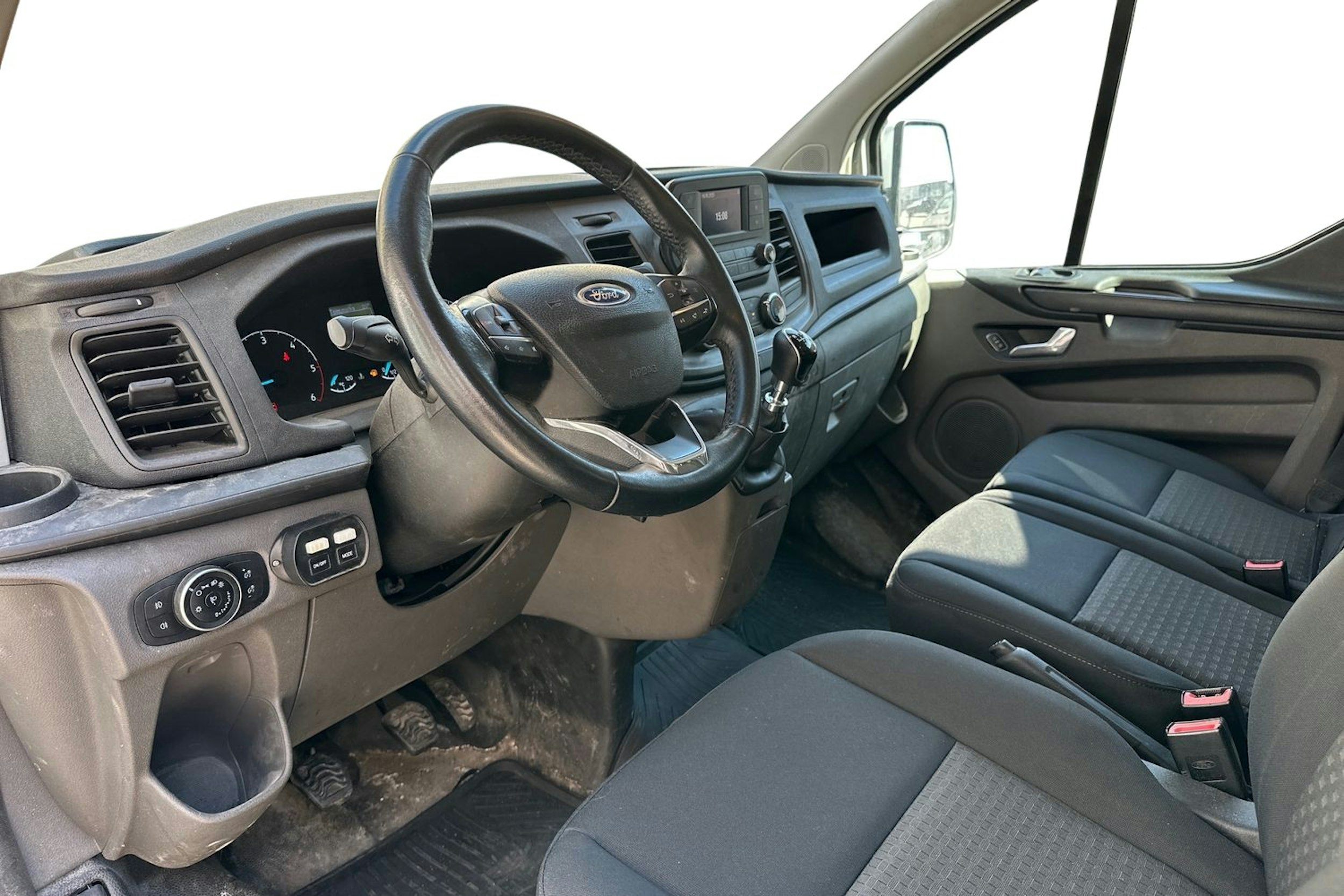 valkoinen Ford Transit Custom 2019 kuva 3.