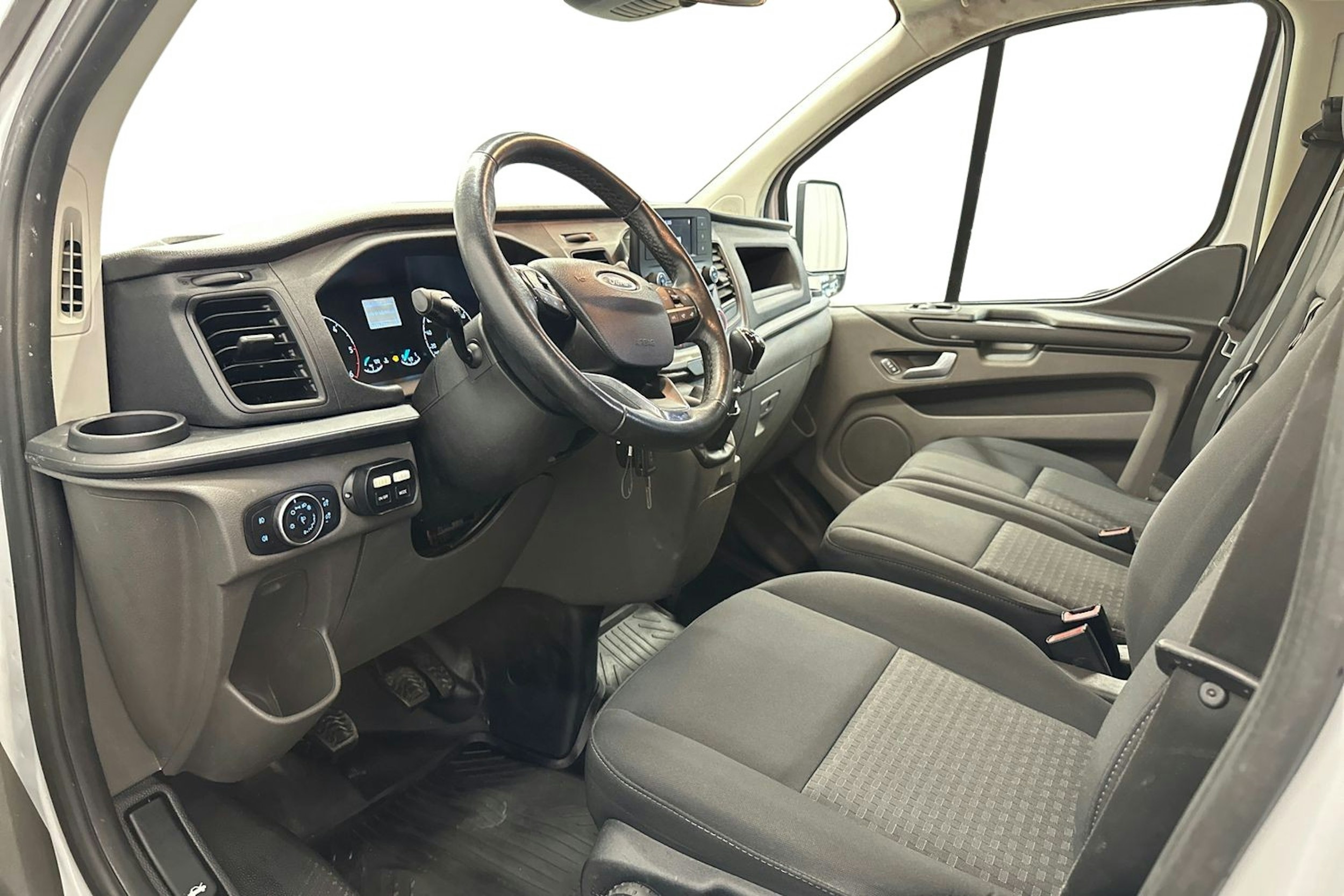 valkoinen Ford Transit Custom 2019 kuva 6.