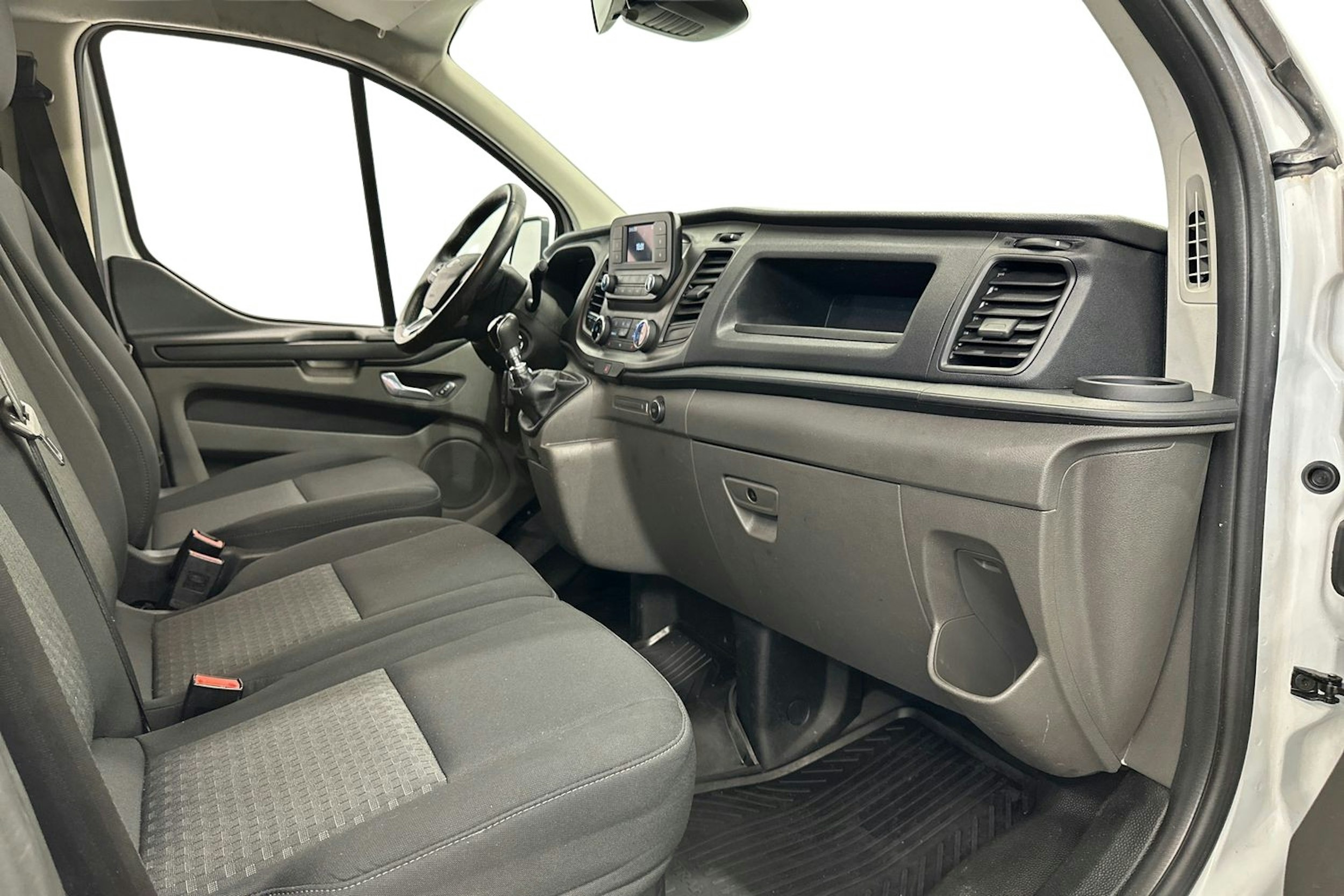 valkoinen Ford Transit Custom 2019 kuva 8.