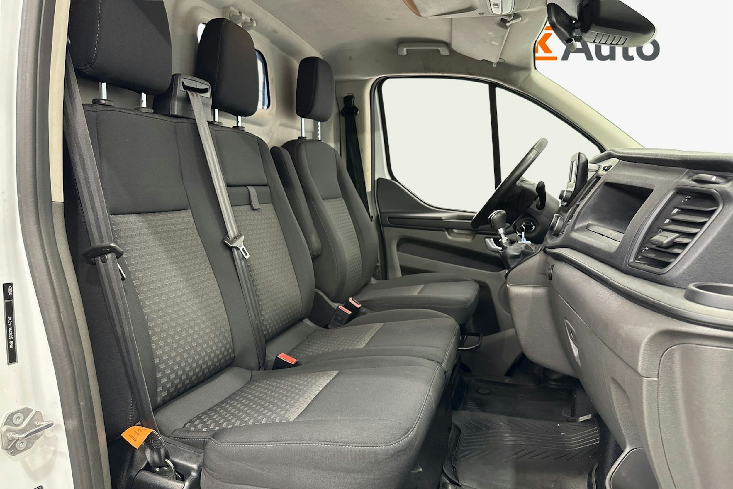 valkoinen Ford Transit Custom 2019 kuva 9.