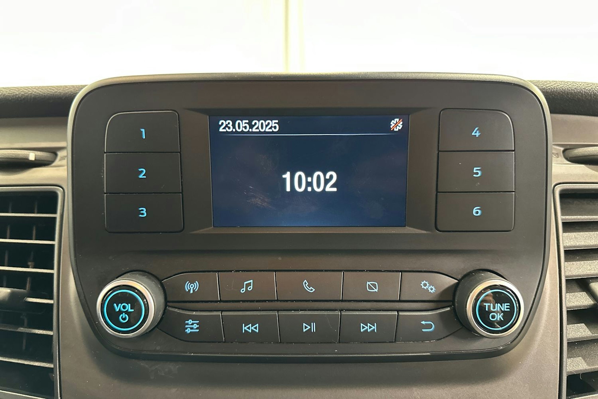 valkoinen Ford Transit Custom 2019 kuva 10.