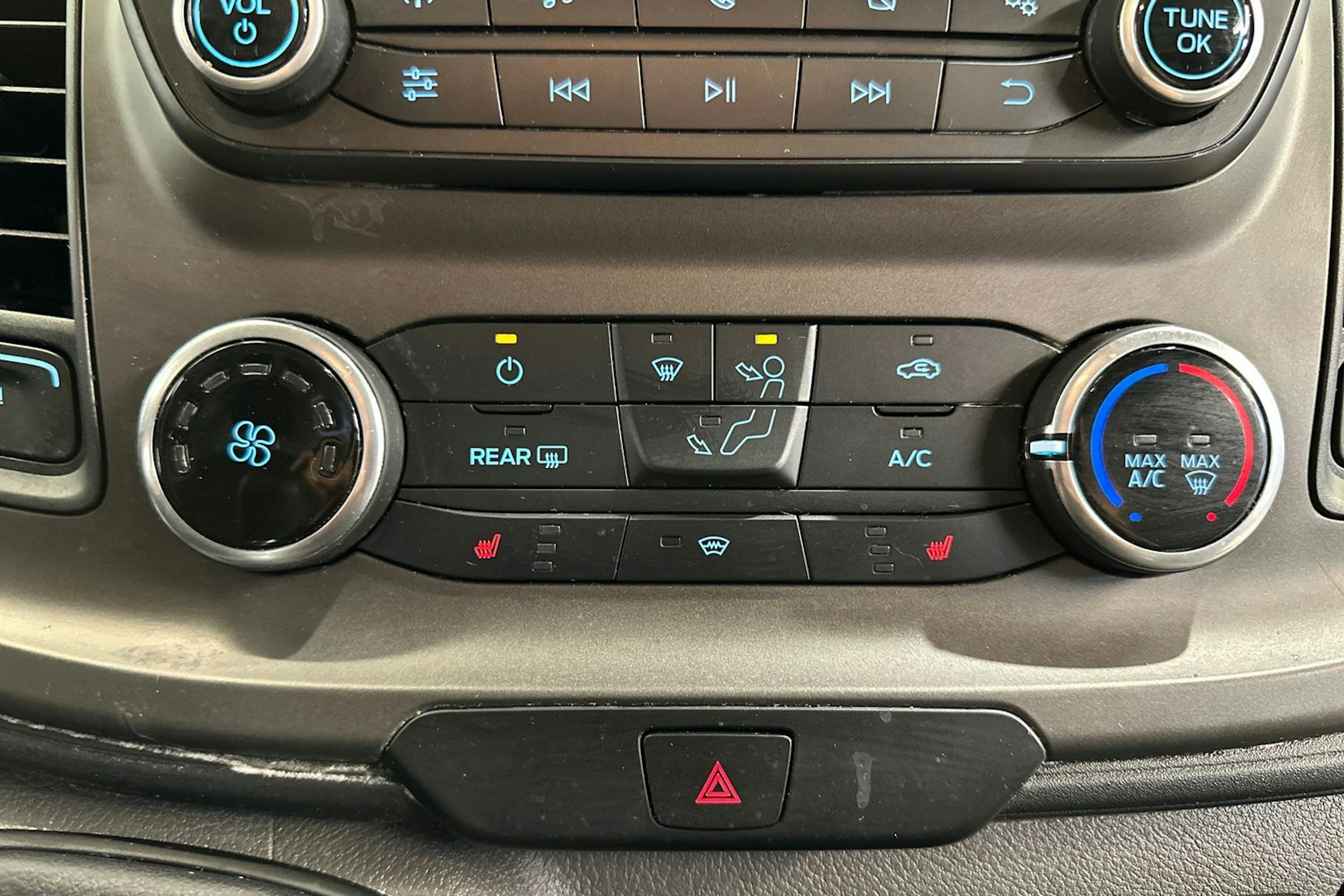 valkoinen Ford Transit Custom 2019 kuva 12.