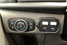 valkoinen Ford Transit Custom 2019 kuva 14.
