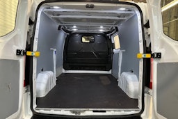 valkoinen Ford Transit Custom 2019 kuva 16.