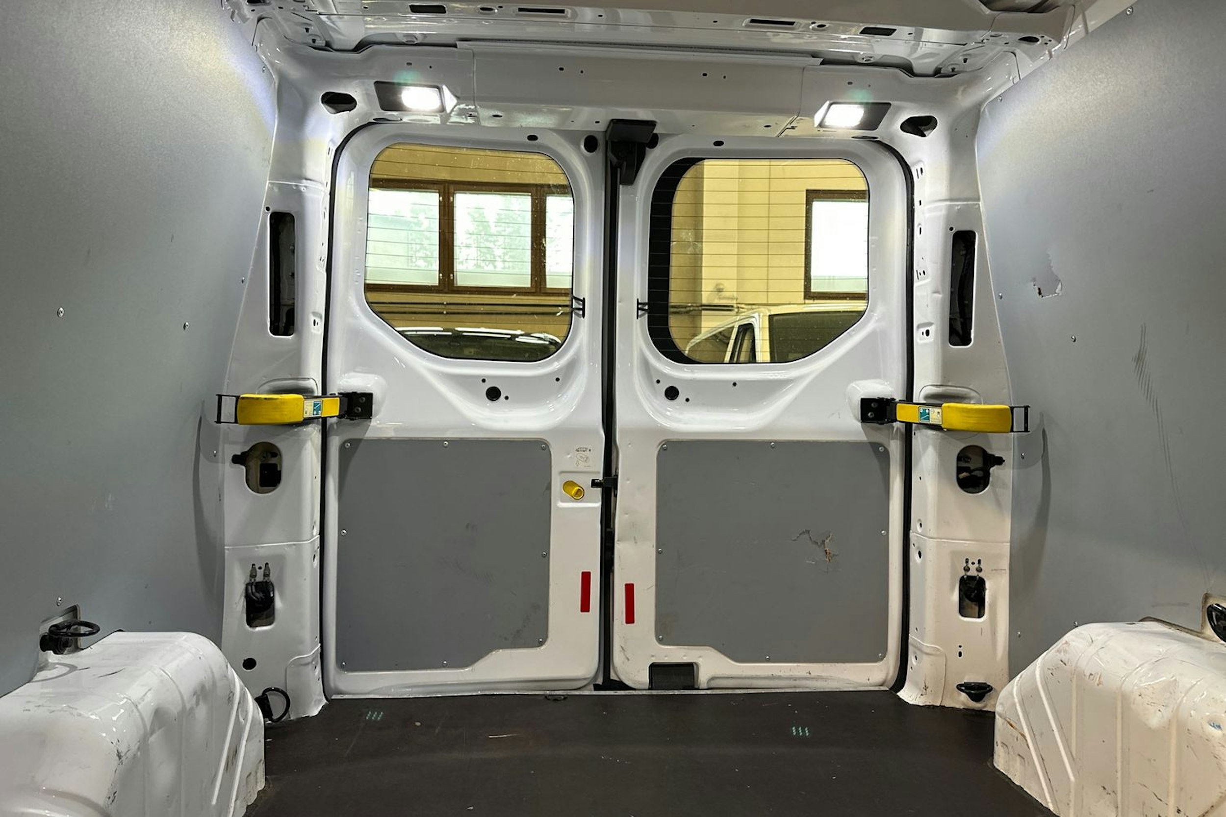 valkoinen Ford Transit Custom 2019 kuva 19.