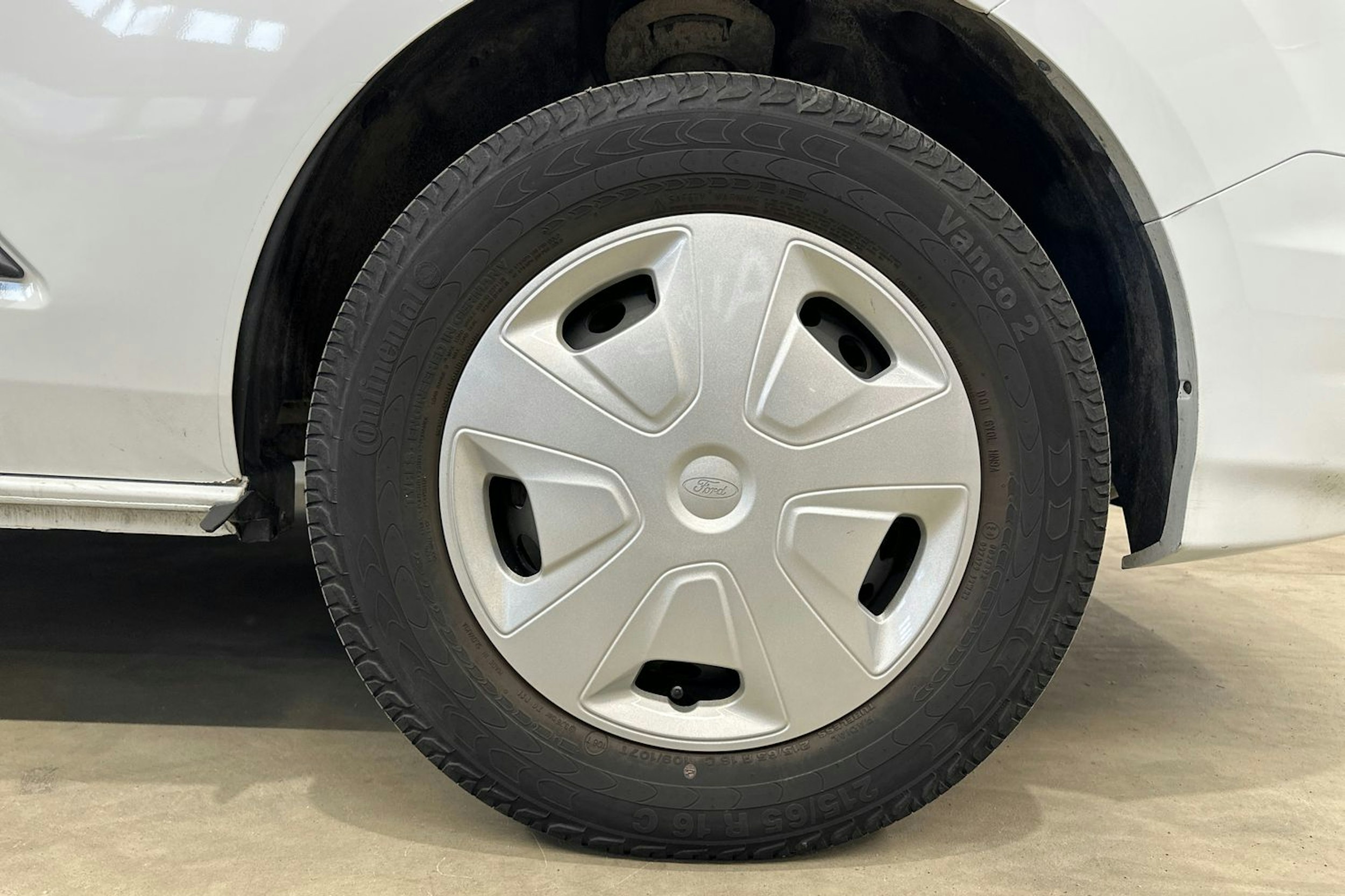 valkoinen Ford Transit Custom 2019 kuva 21.