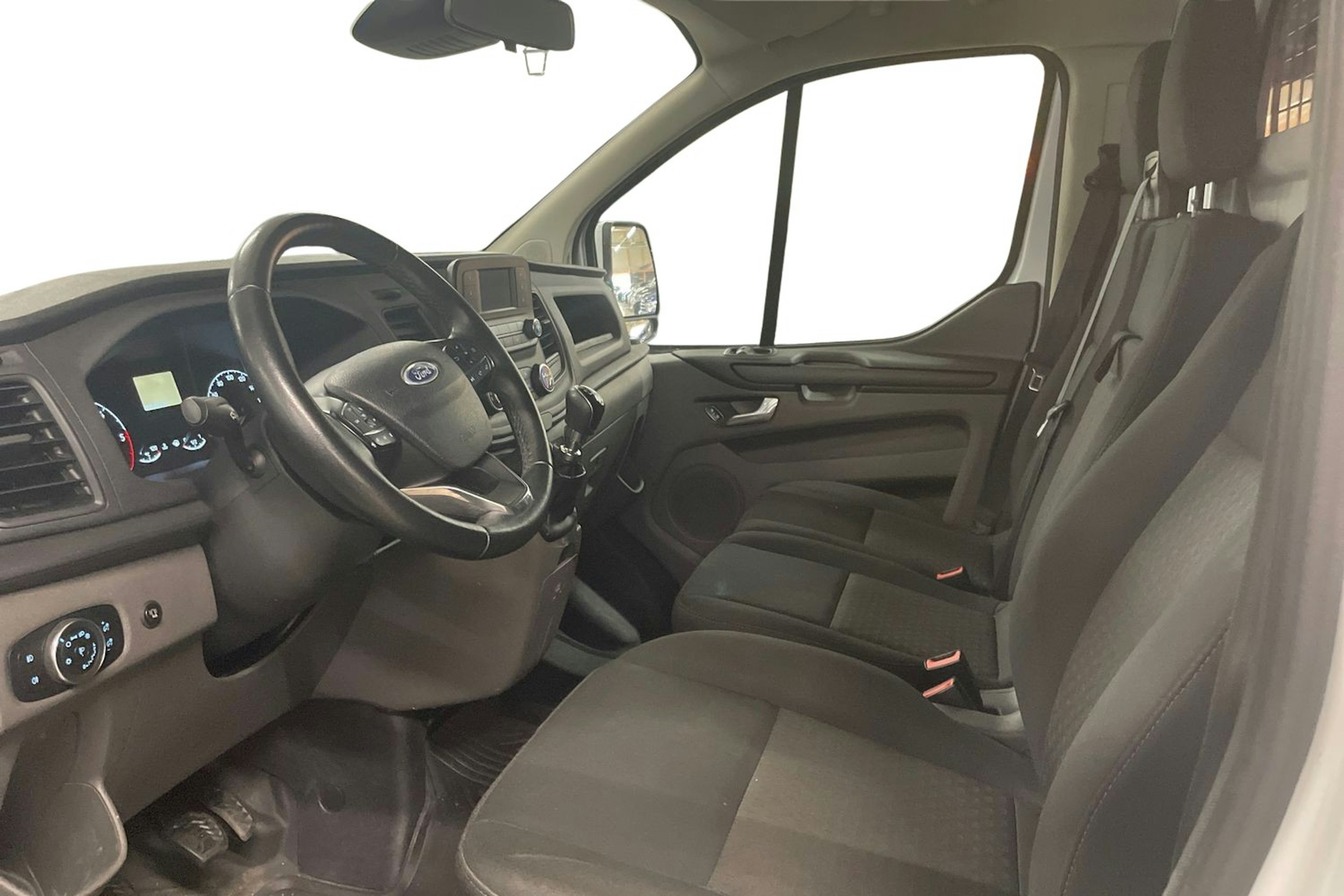 valkoinen Ford Transit Custom 2019 kuva 3.