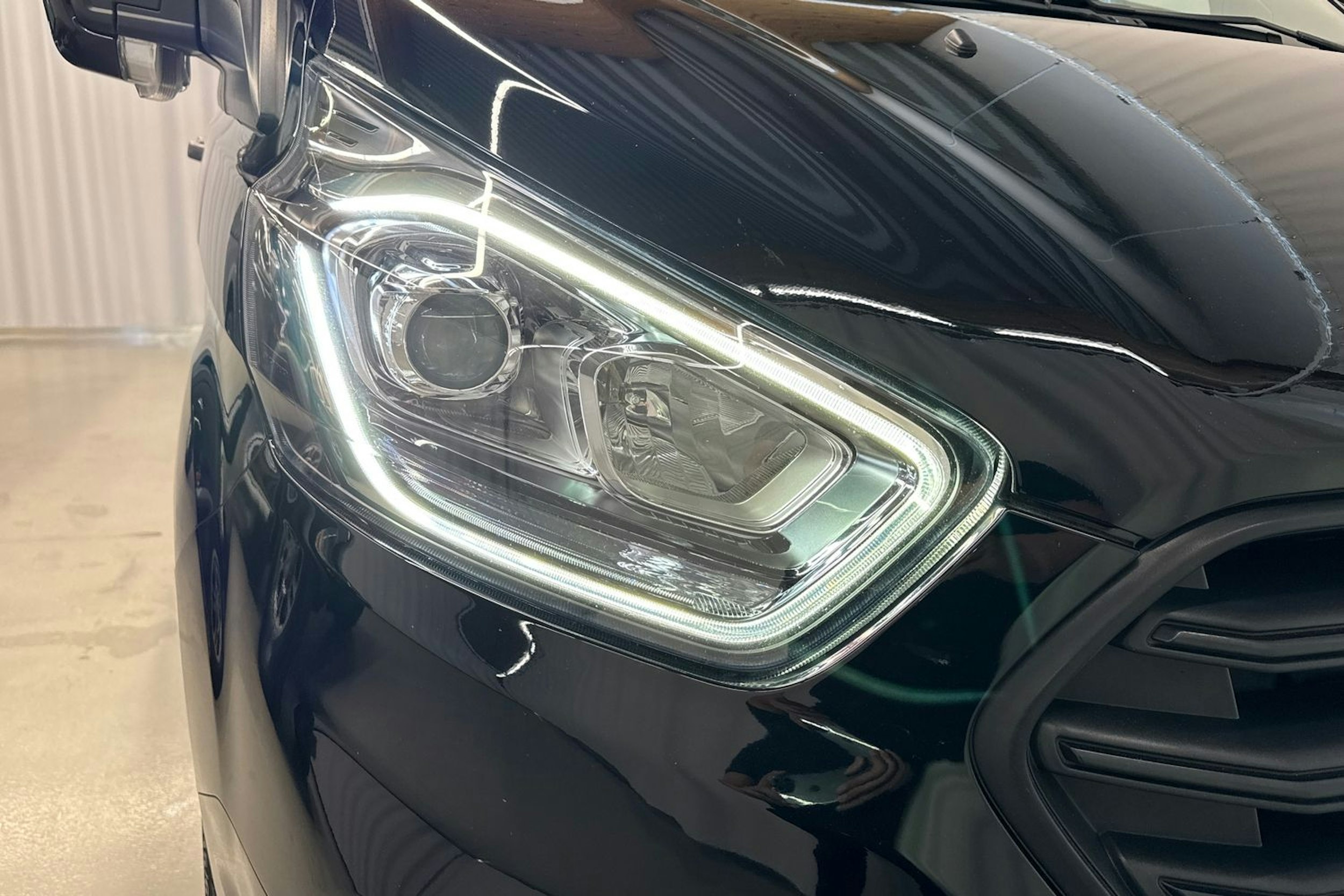musta Ford Transit Custom 2019 kuva 18.