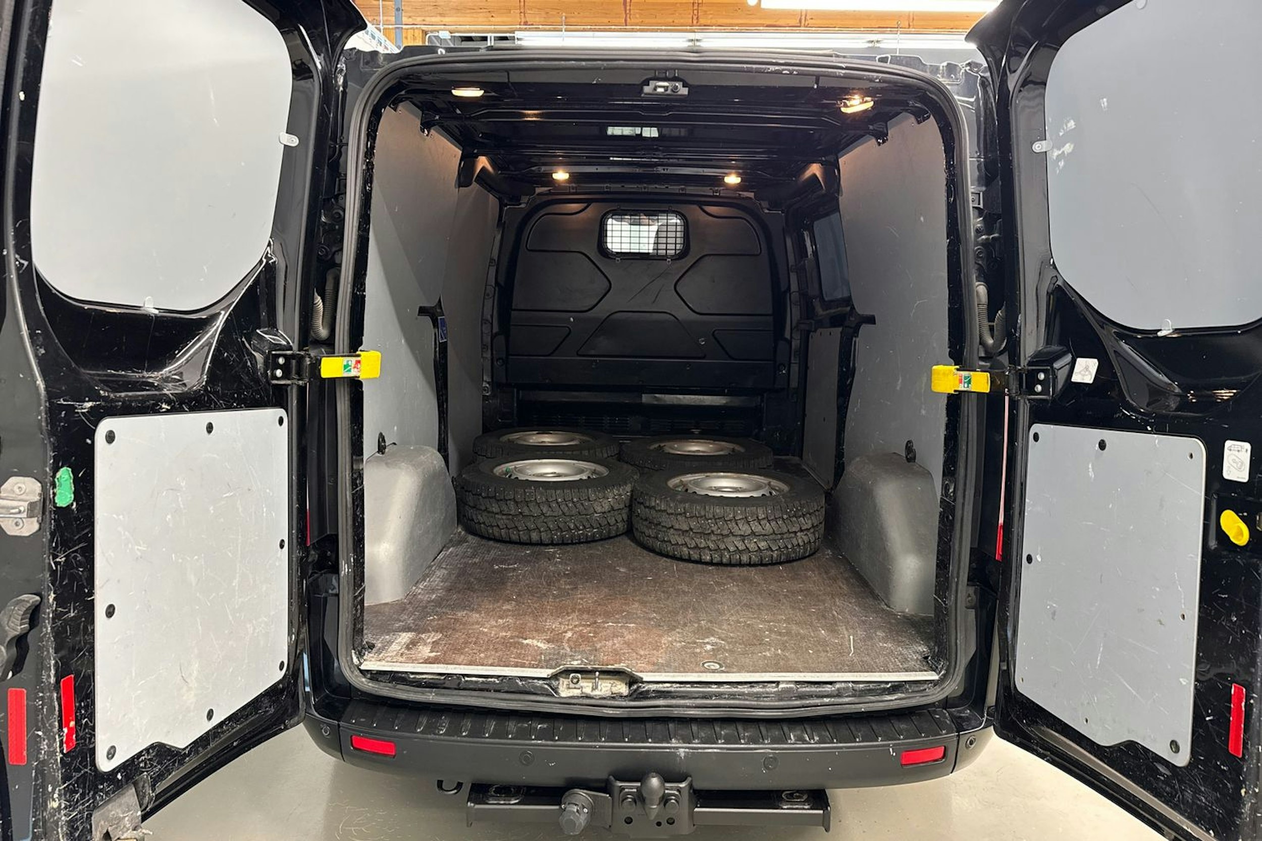 musta Ford Transit Custom 2019 kuva 19.