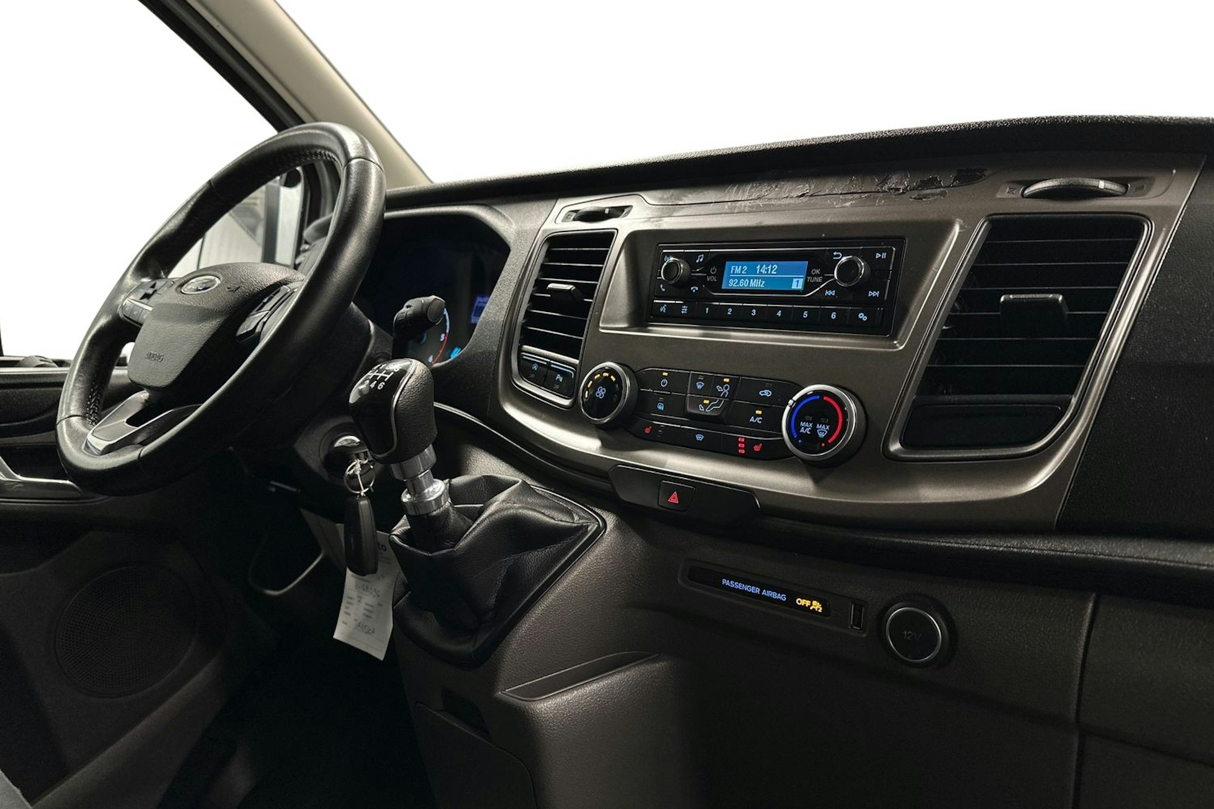 valkoinen Ford Transit Custom 2019 kuva 7.