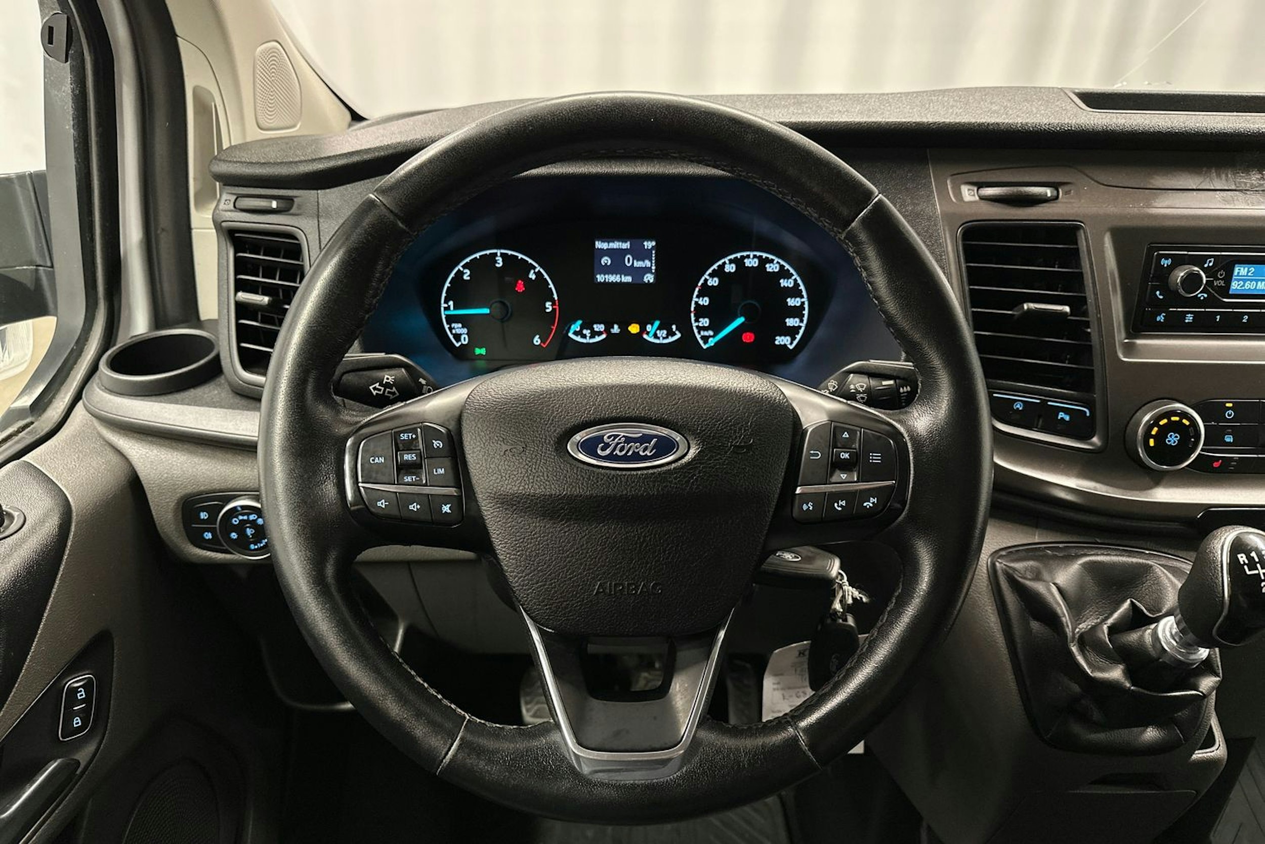 valkoinen Ford Transit Custom 2019 kuva 10.