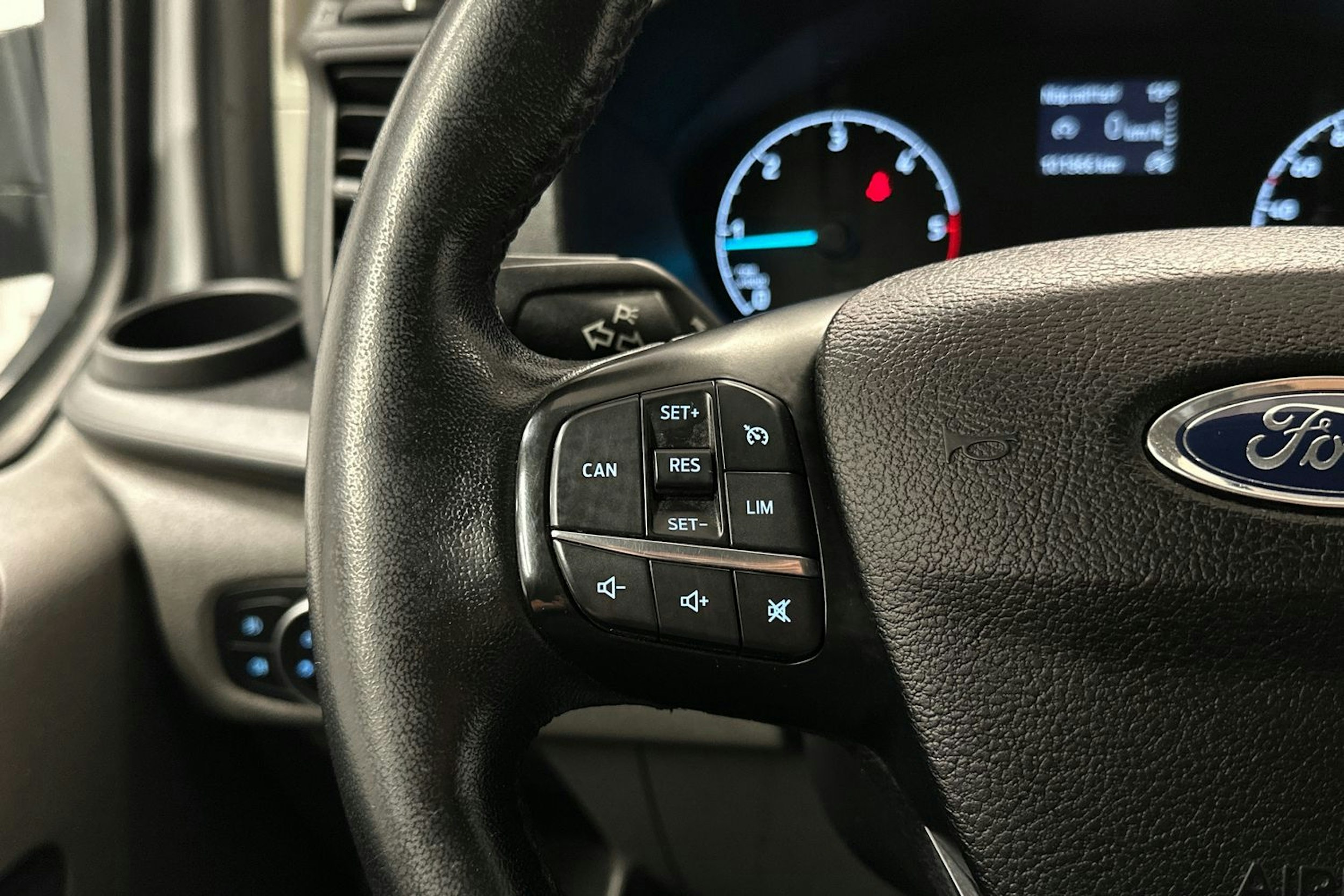 valkoinen Ford Transit Custom 2019 kuva 11.