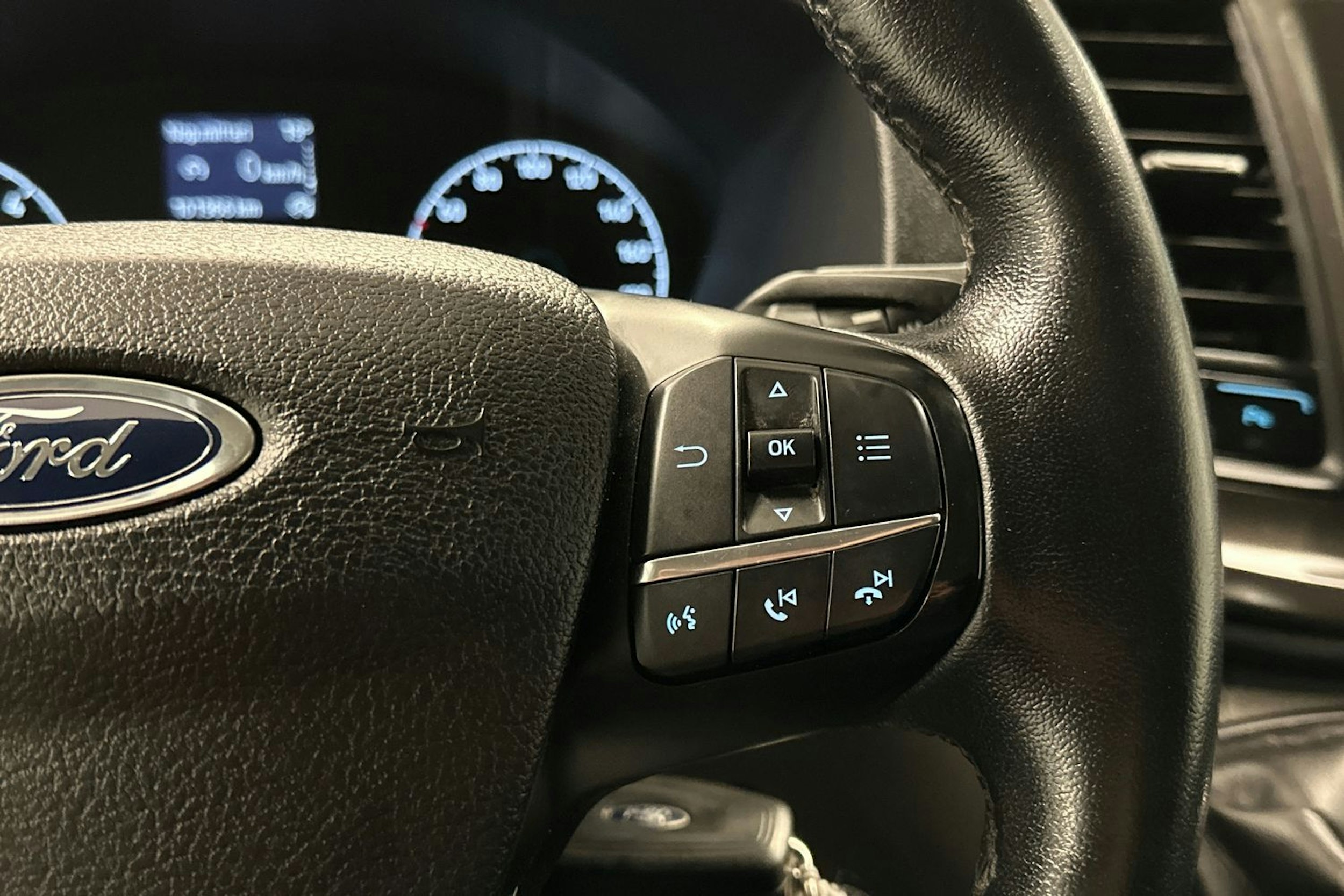 valkoinen Ford Transit Custom 2019 kuva 12.