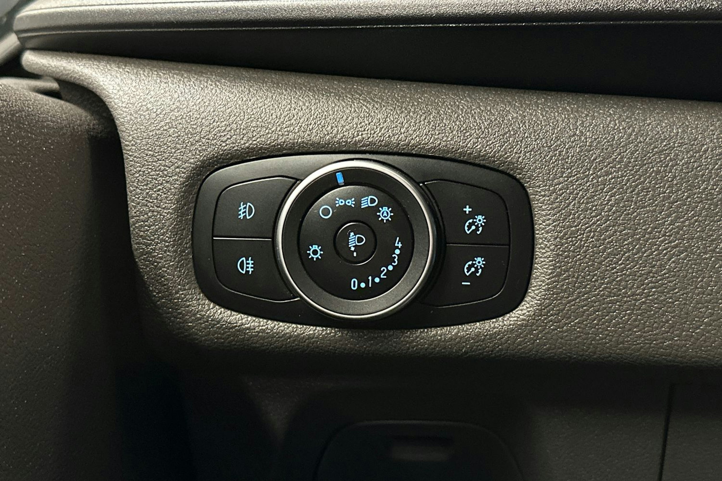 valkoinen Ford Transit Custom 2019 kuva 14.