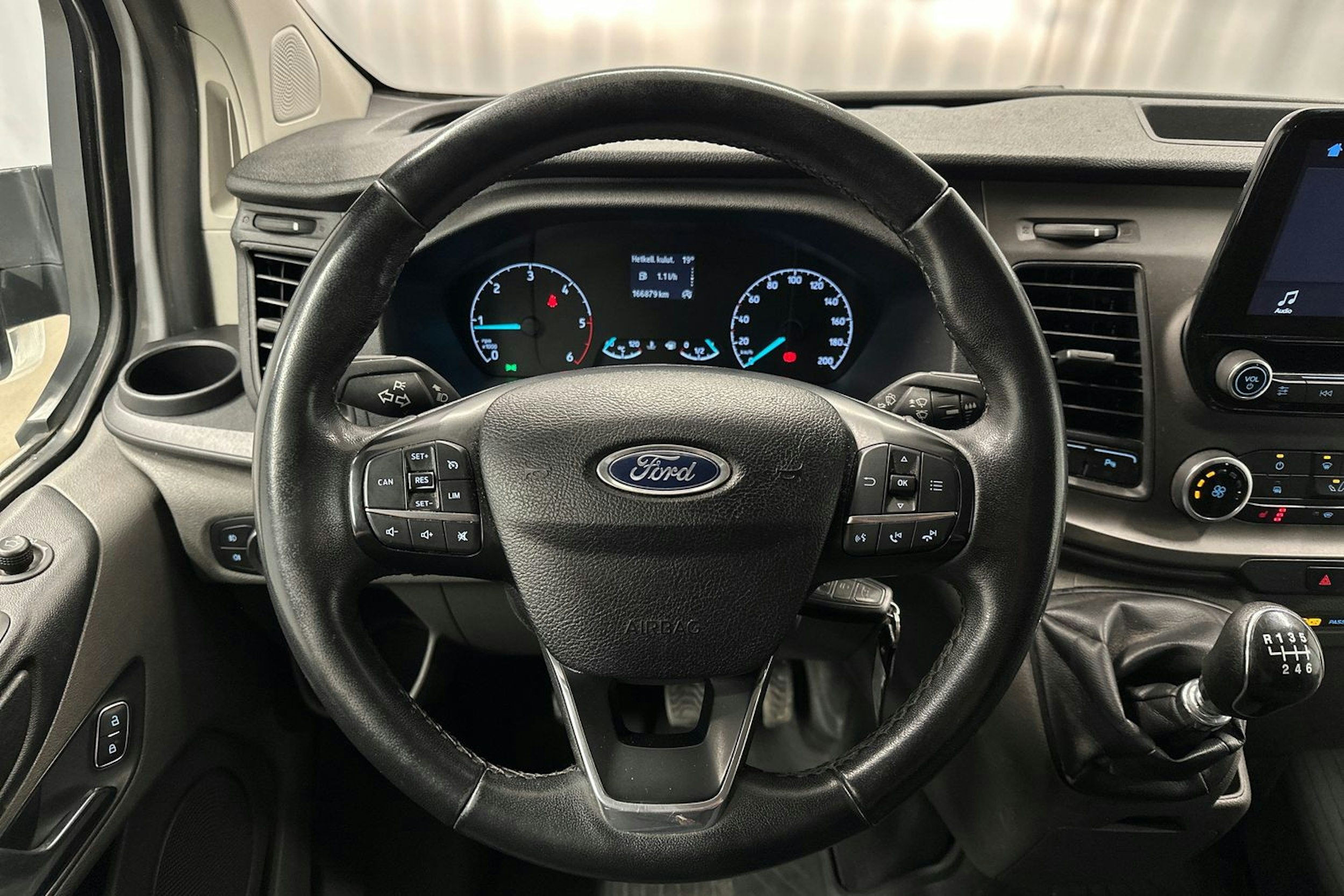 valkoinen Ford Transit Custom 2019 kuva 10.