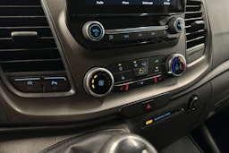 valkoinen Ford Transit Custom 2019 kuva 16.