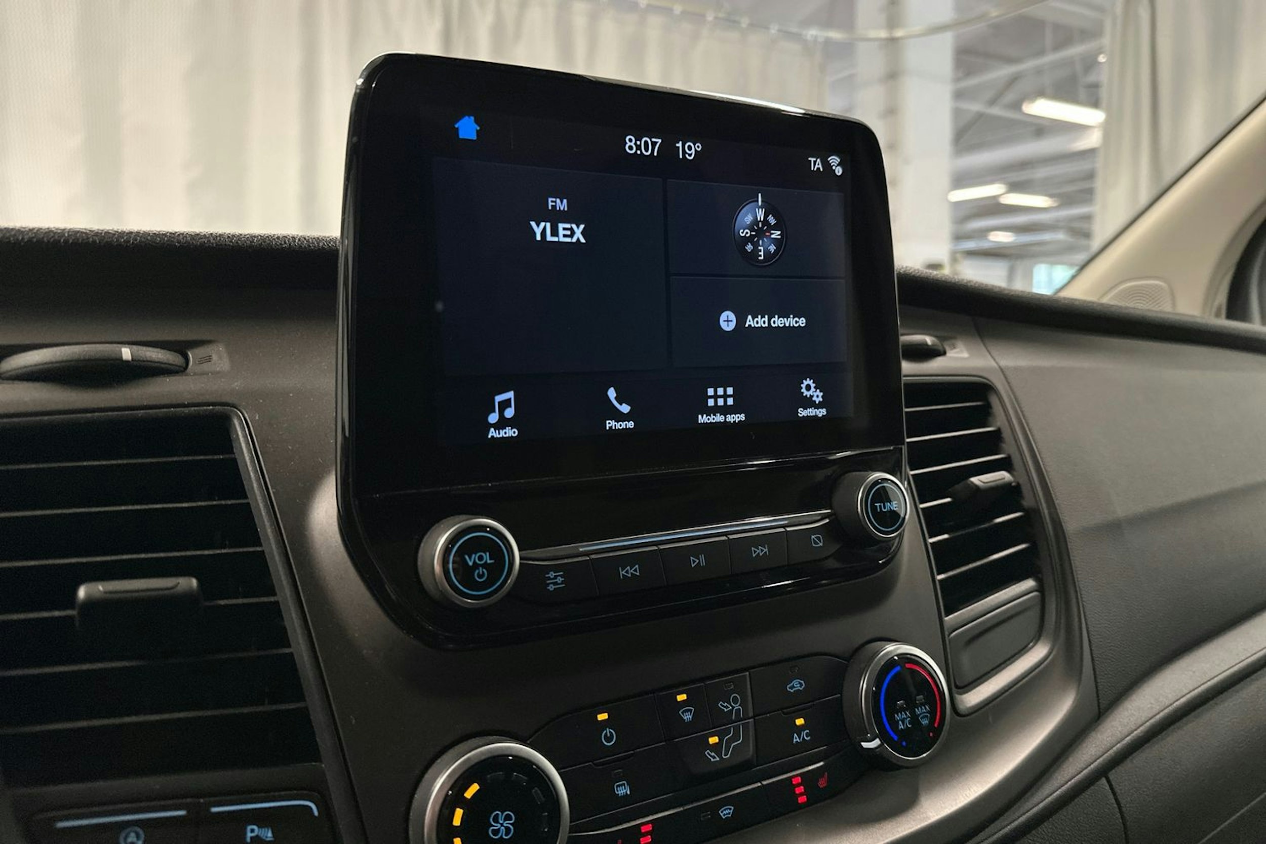 valkoinen Ford Transit Custom 2019 kuva 17.