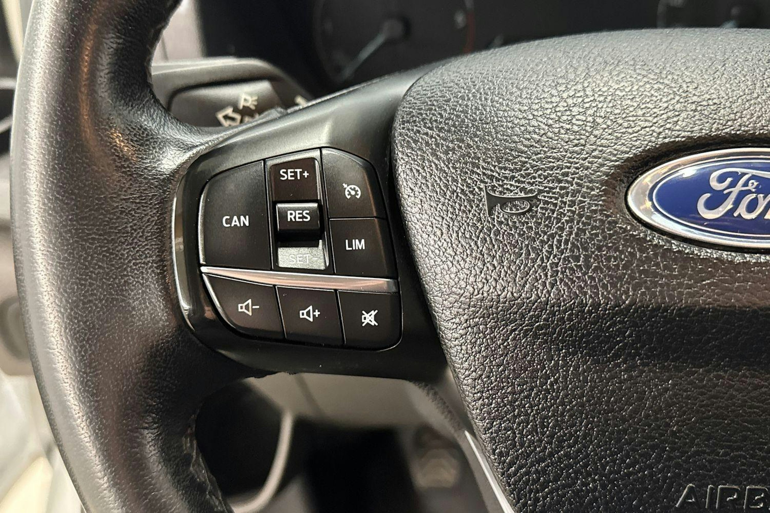 valkoinen Ford Transit Custom 2019 kuva 9.