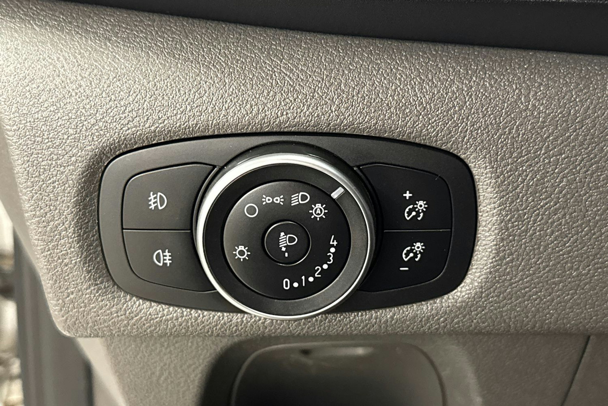 valkoinen Ford Transit Custom 2019 kuva 11.