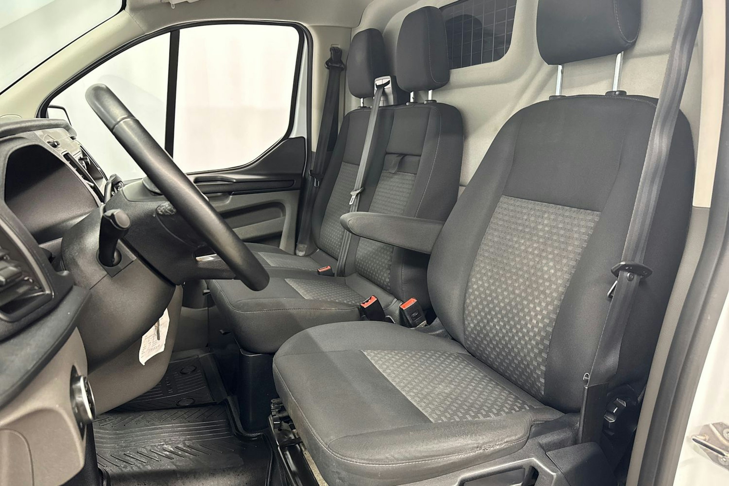 valkoinen Ford Transit Custom 2019 kuva 14.