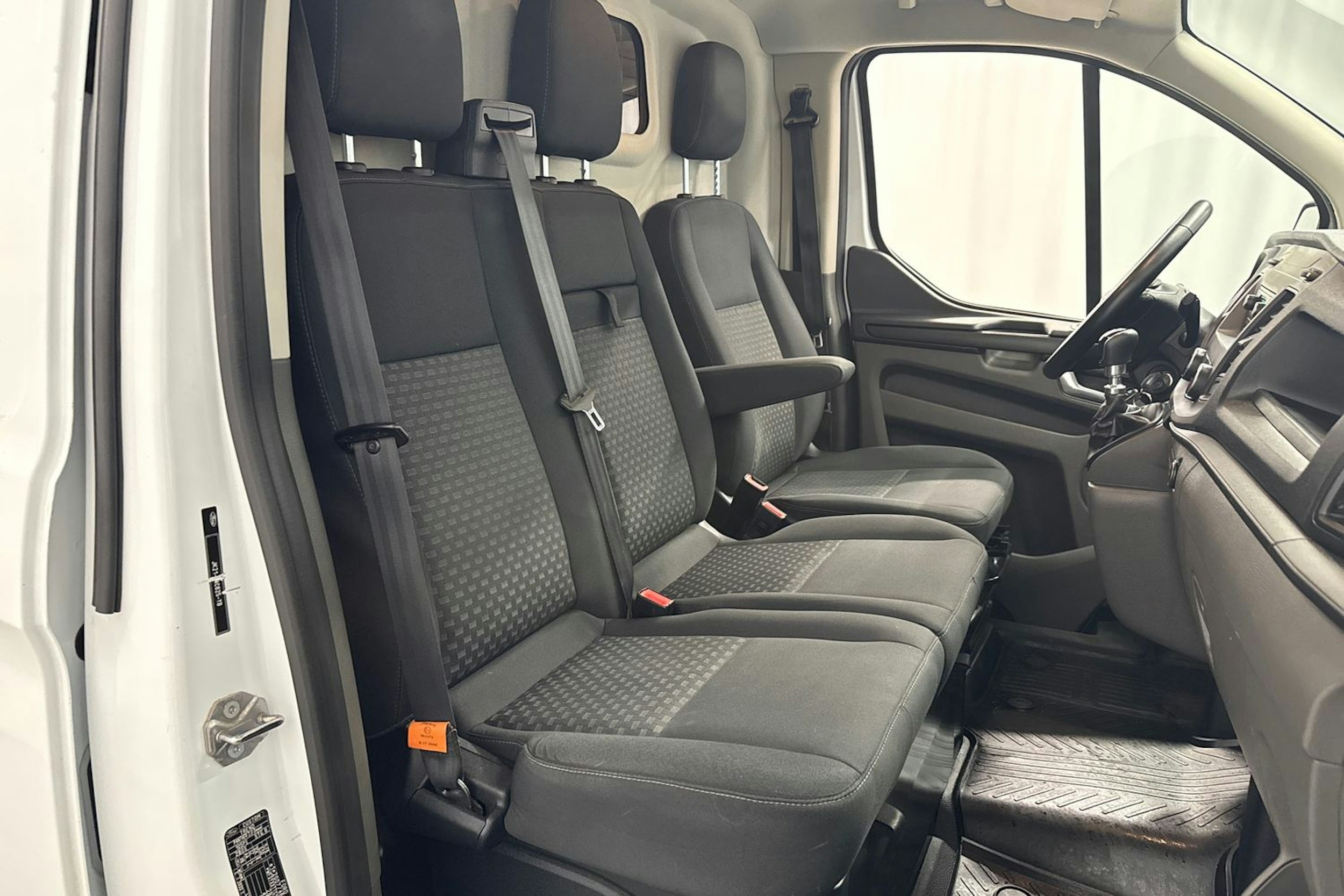 valkoinen Ford Transit Custom 2019 kuva 15.
