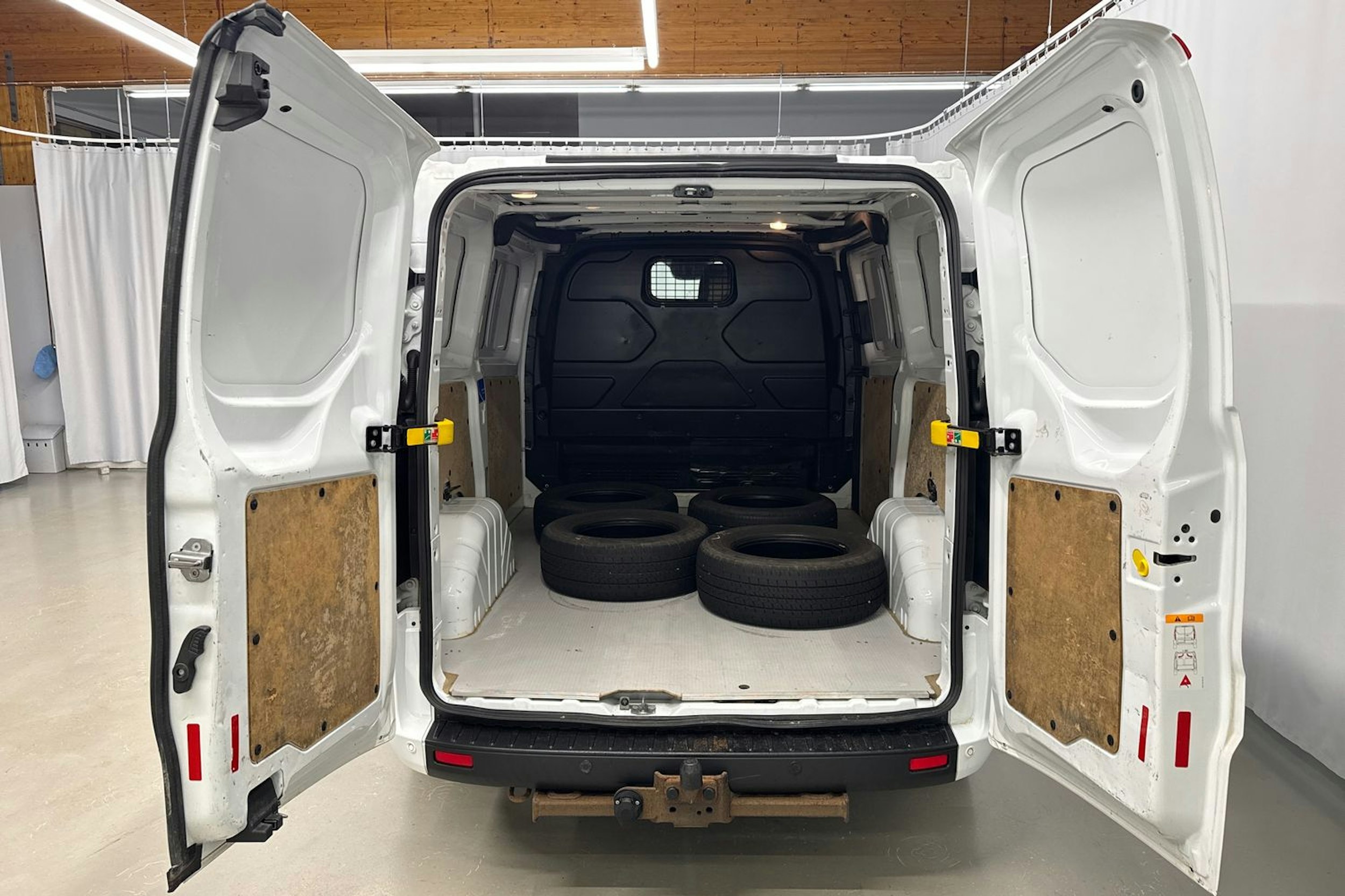 valkoinen Ford Transit Custom 2019 kuva 19.