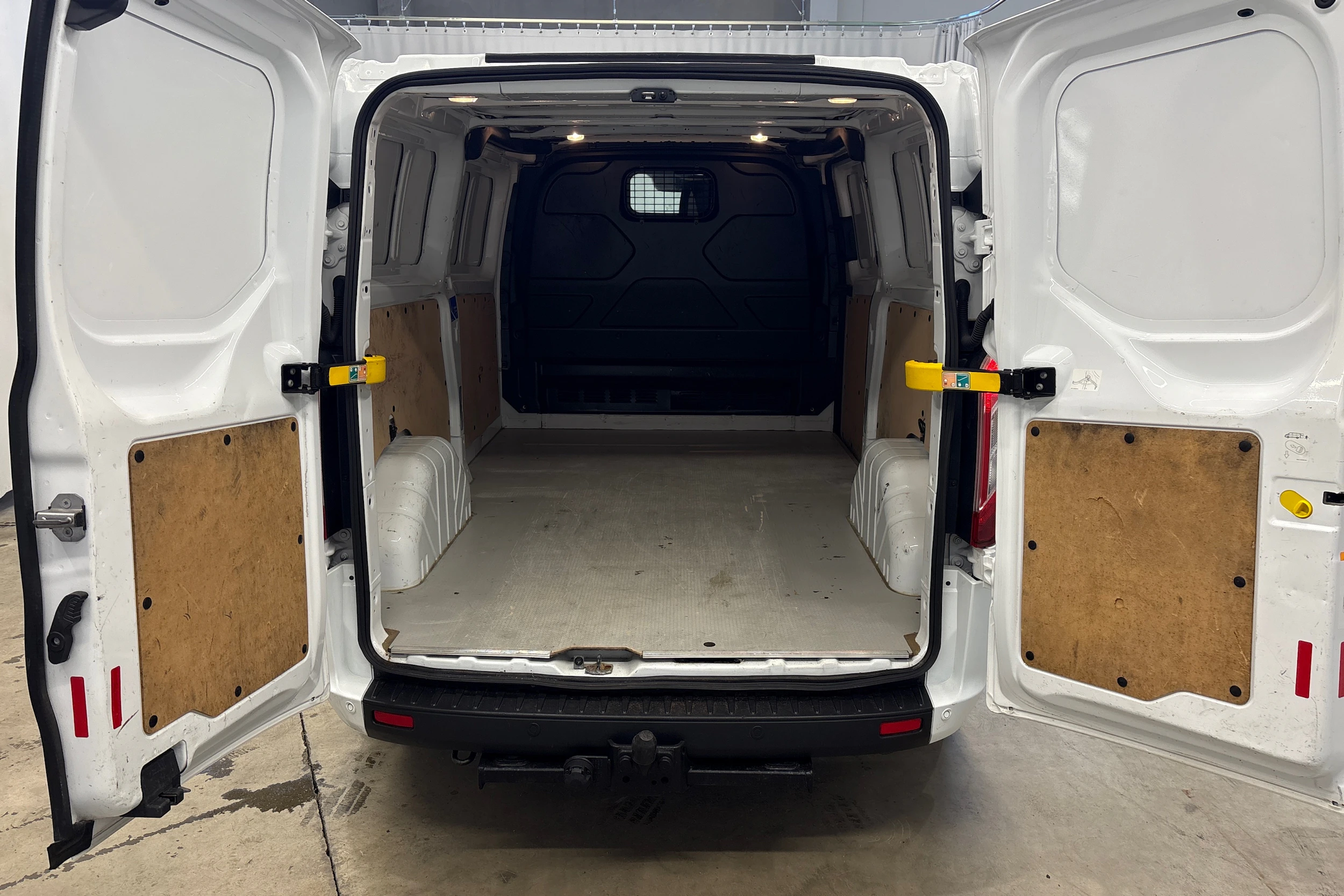 valkoinen Ford Transit Custom 2019 kuva 10.