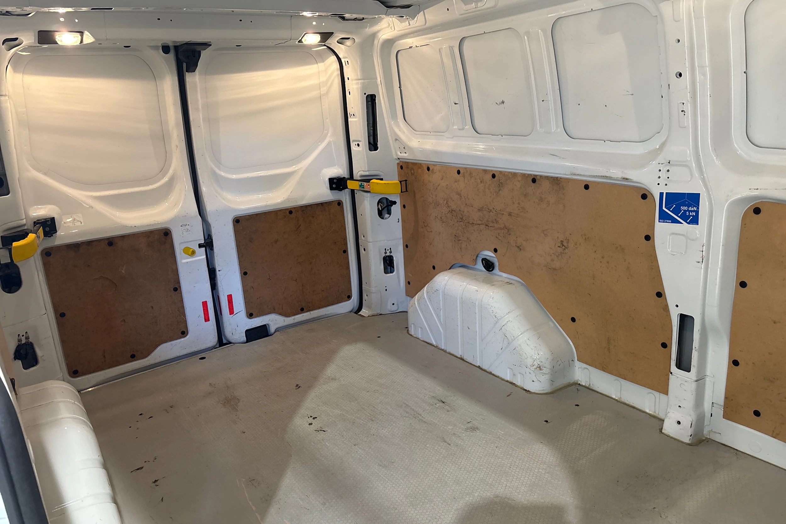 valkoinen Ford Transit Custom 2019 kuva 12.