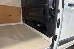 valkoinen Ford Transit Custom 2019 kuva 13.