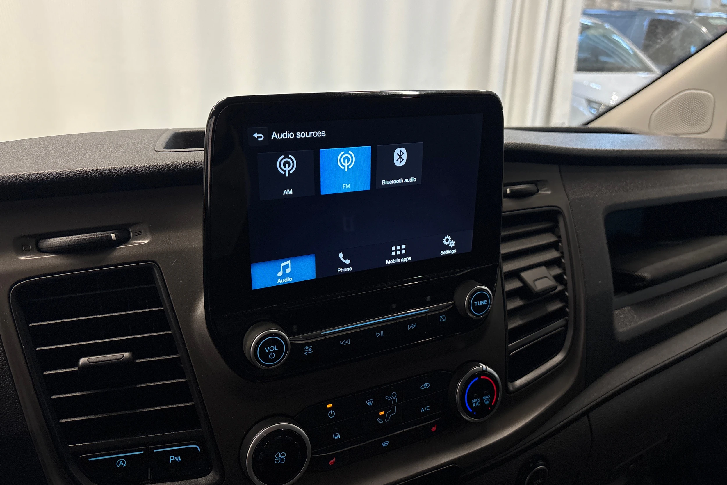 valkoinen Ford Transit Custom 2019 kuva 16.