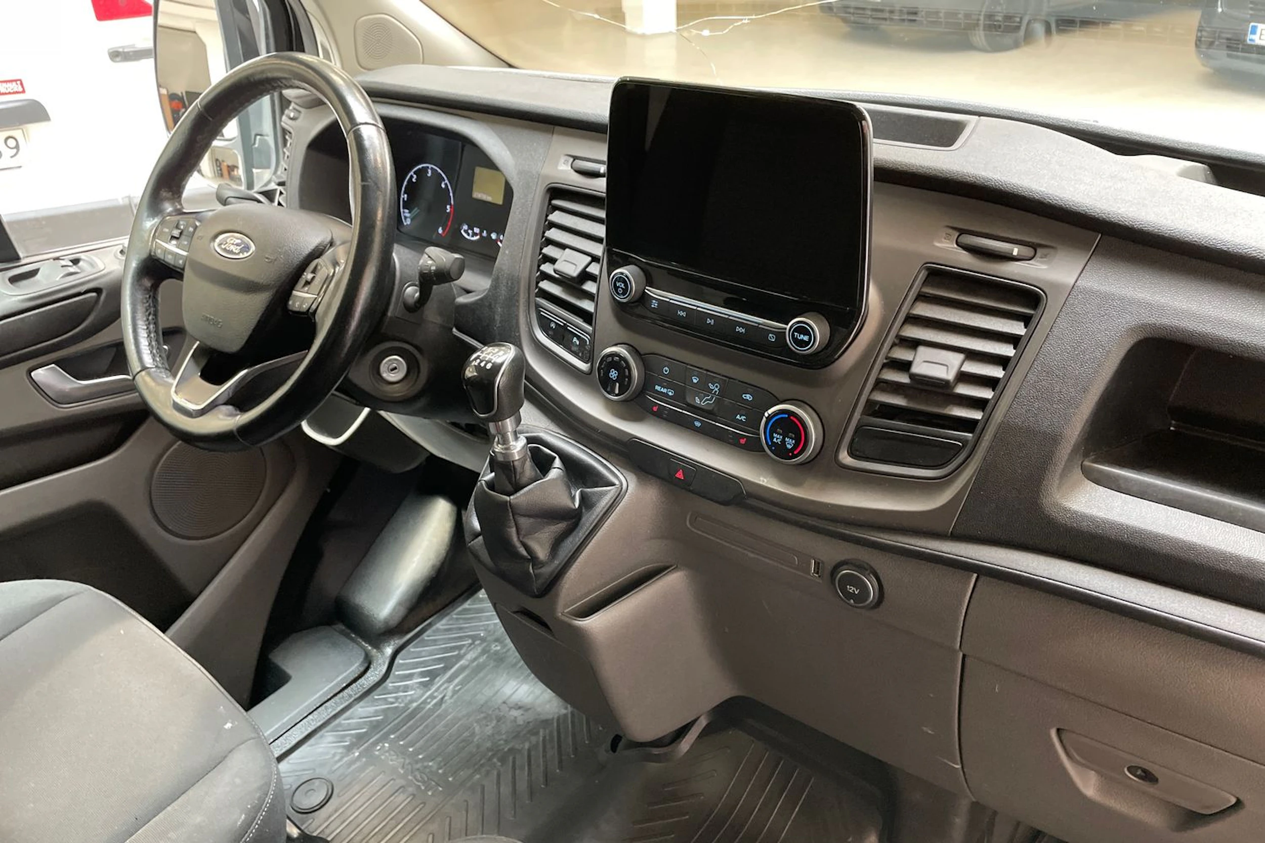 musta Ford Transit Custom 2019 kuva 13.