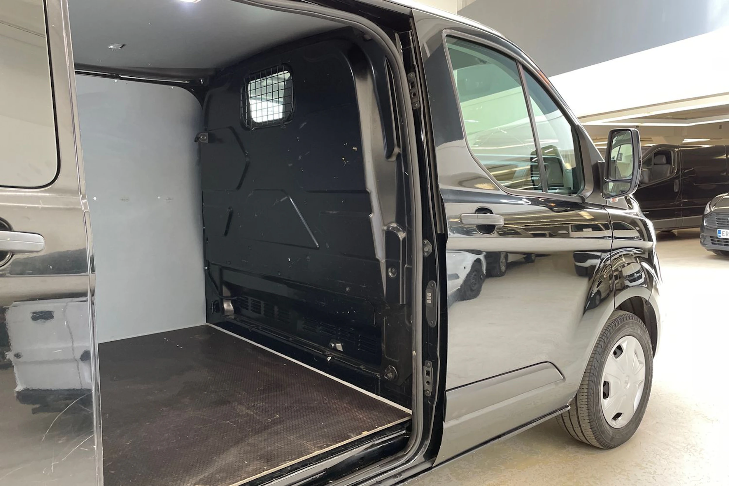 musta Ford Transit Custom 2019 kuva 17.