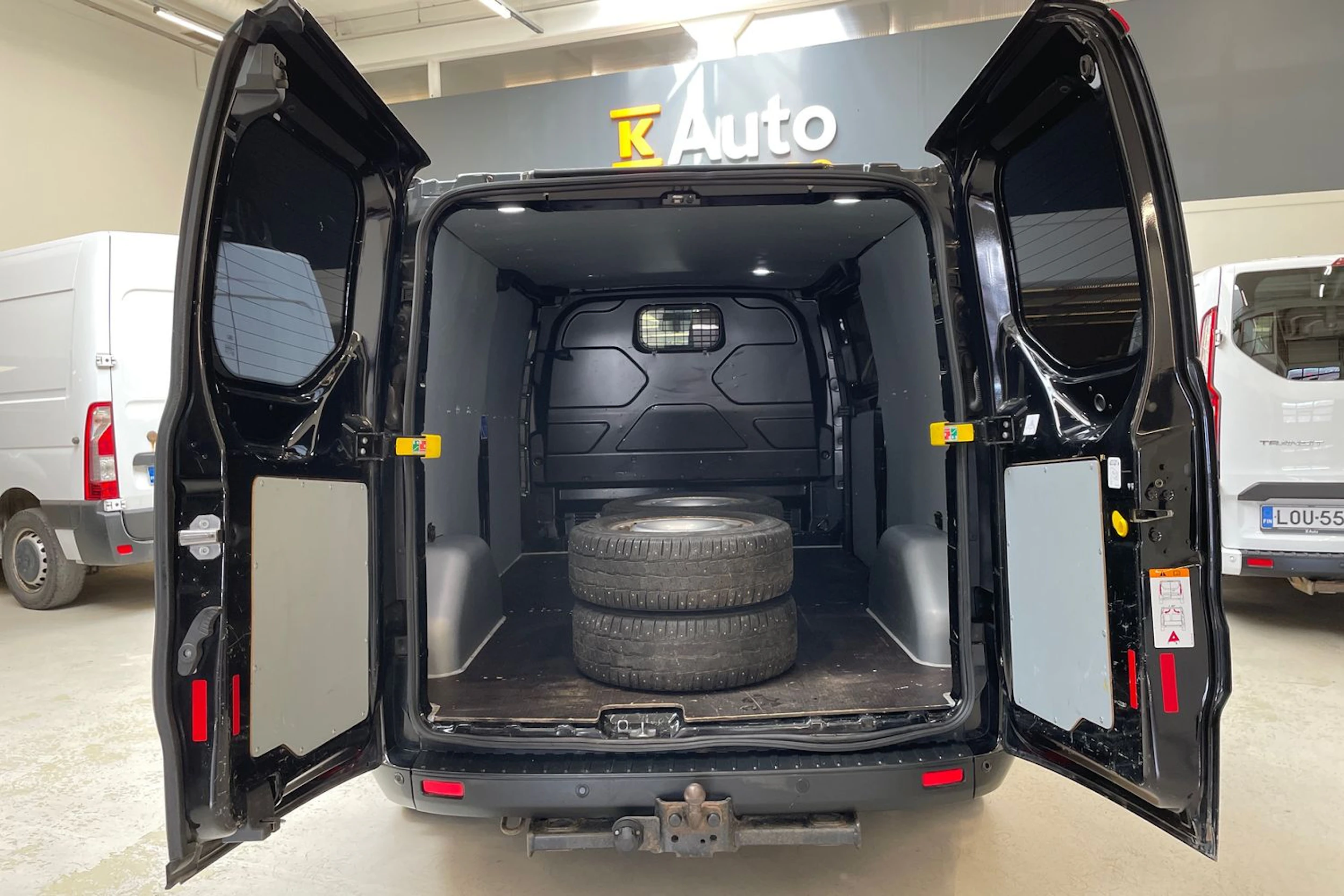 musta Ford Transit Custom 2019 kuva 18.