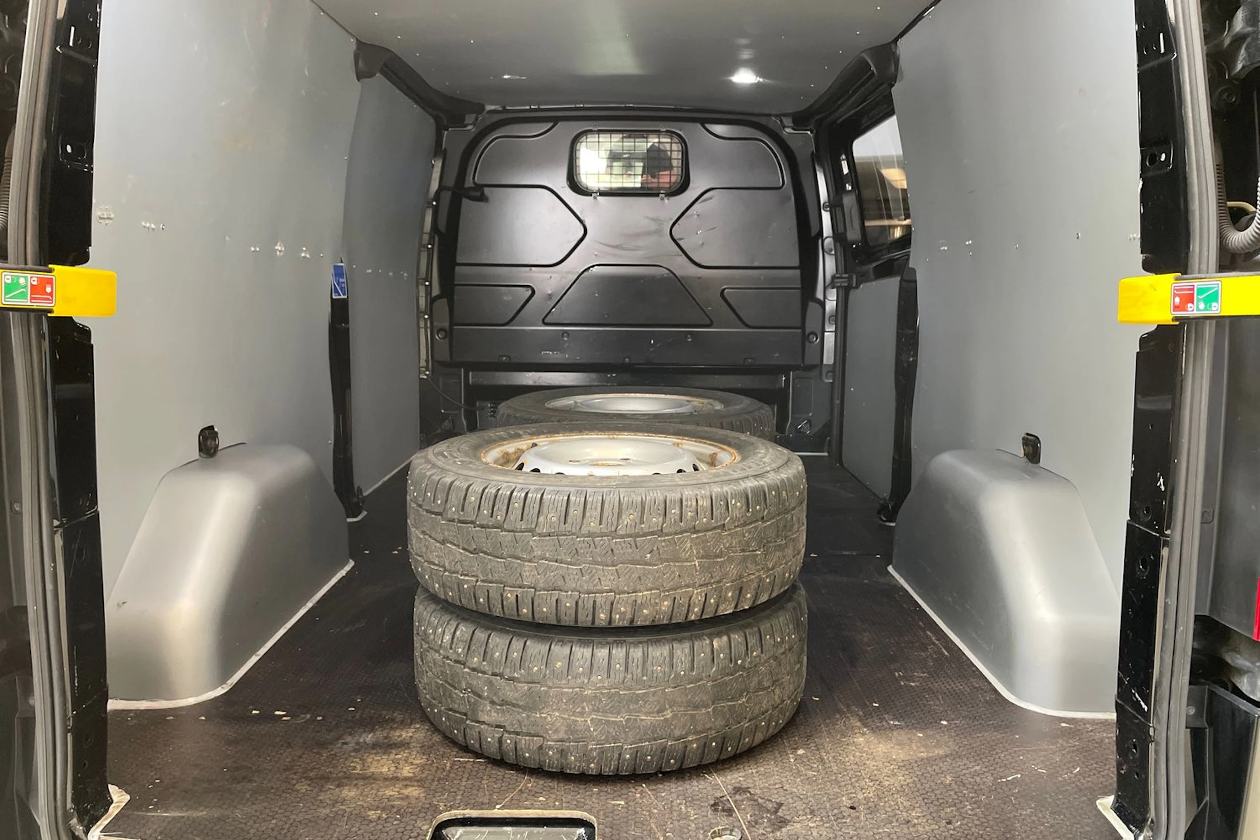 musta Ford Transit Custom 2019 kuva 19.