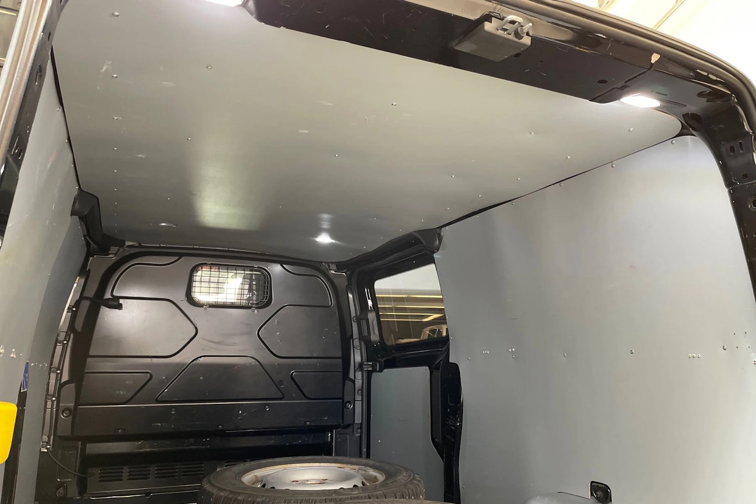 musta Ford Transit Custom 2019 kuva 20.