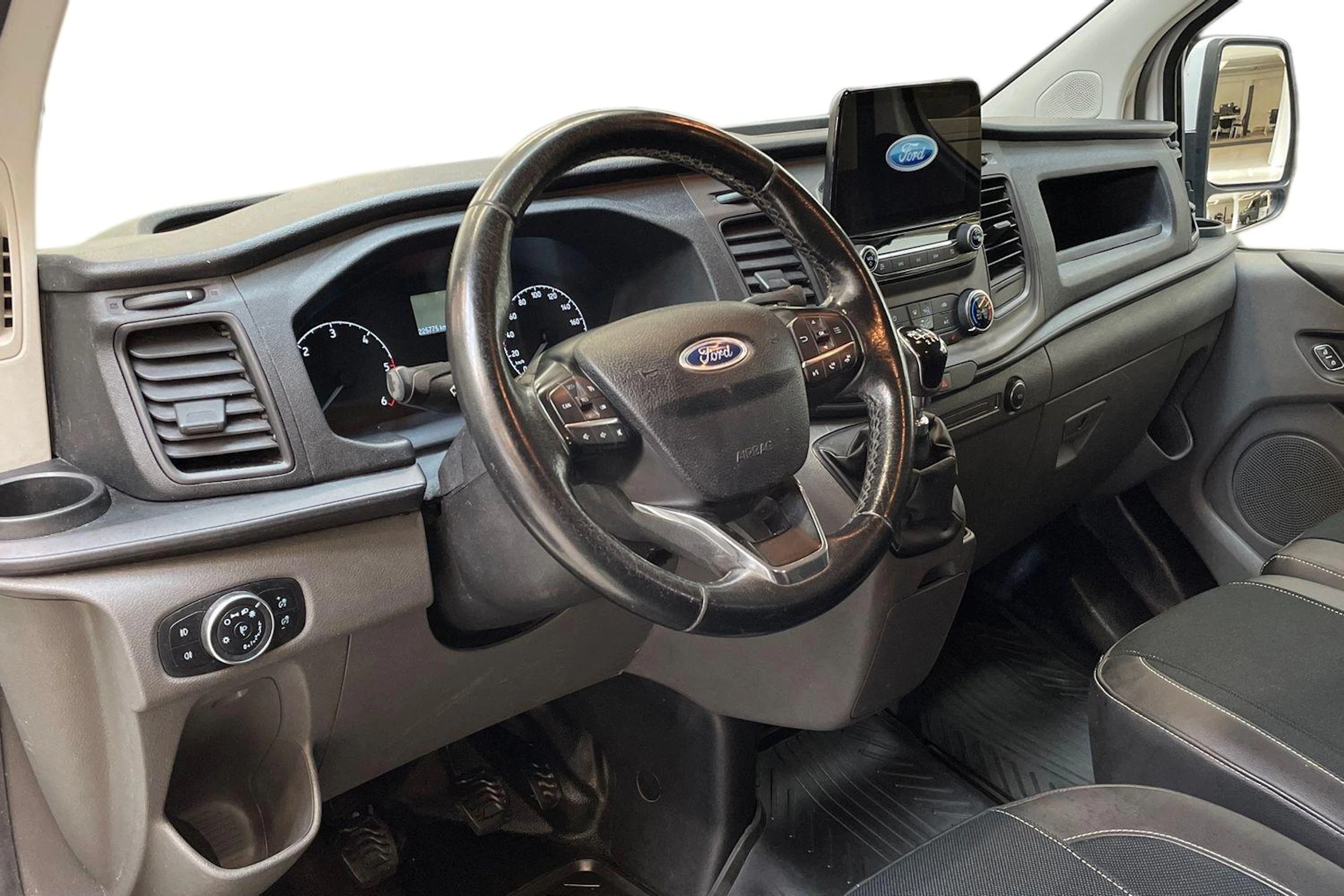 valkoinen Ford Transit Custom 2019 kuva 8.