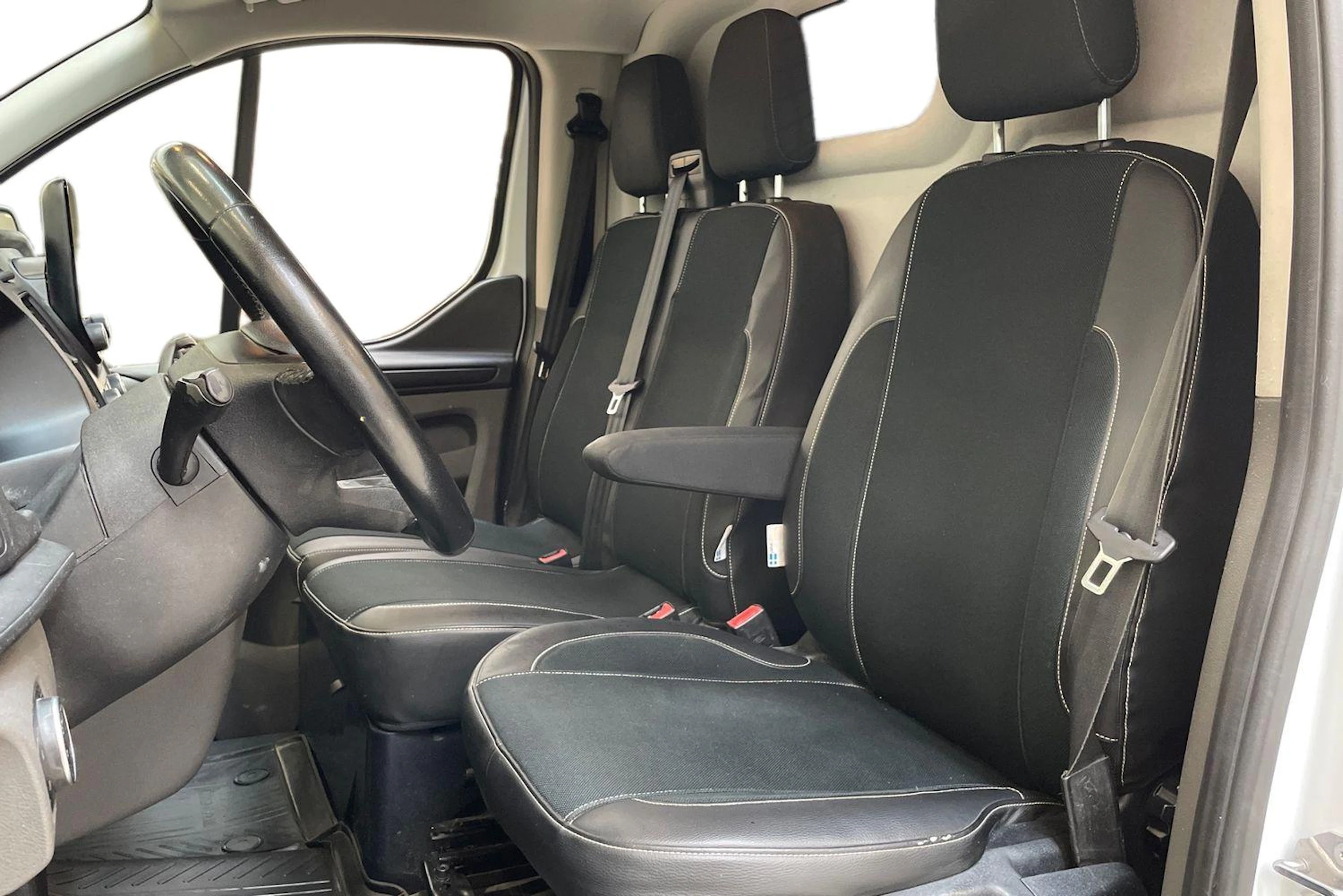 valkoinen Ford Transit Custom 2019 kuva 9.