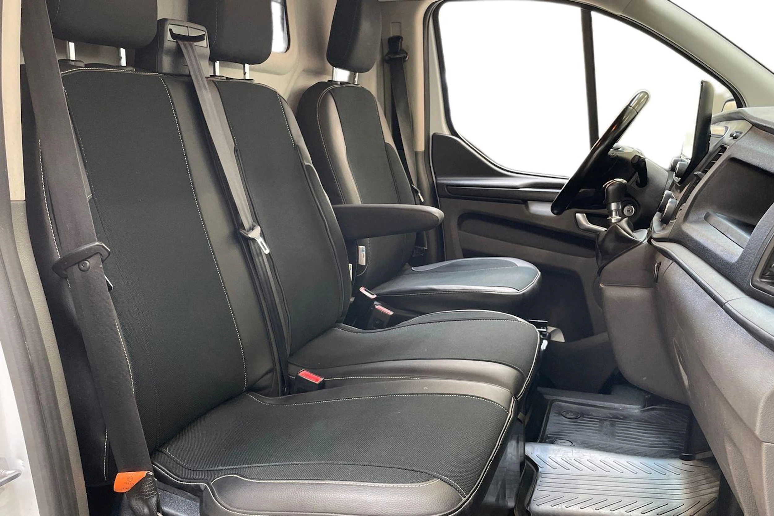 valkoinen Ford Transit Custom 2019 kuva 11.