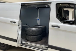 valkoinen Ford Transit Custom 2019 kuva 13.
